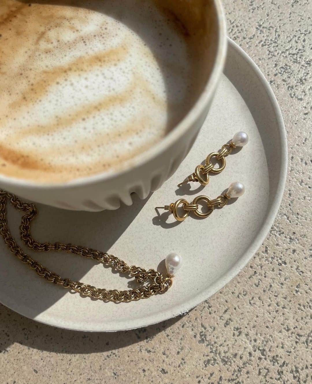 オレリアさんのインスタグラム写真 - (オレリアInstagram)「Your morning coffee, just LUXE 🤍」12月4日 19時22分 - oreliajewellery