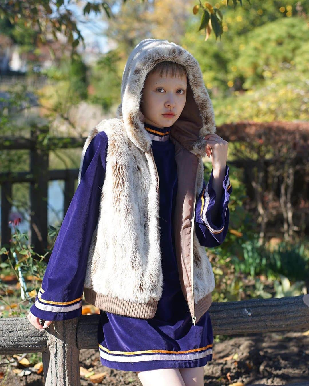 PUNK CAKEのインスタグラム：「✨ONLINE STORE NEW ARRIVAL✨  ✨60's Vintage velour flare sleeve dress ✨Fake fur hoodie vest  12月営業日/ 月,木,金,土,日 営業時間/ 13:00～20:00  住所/ 東京都目黒区鷹番3-4-10 2F」