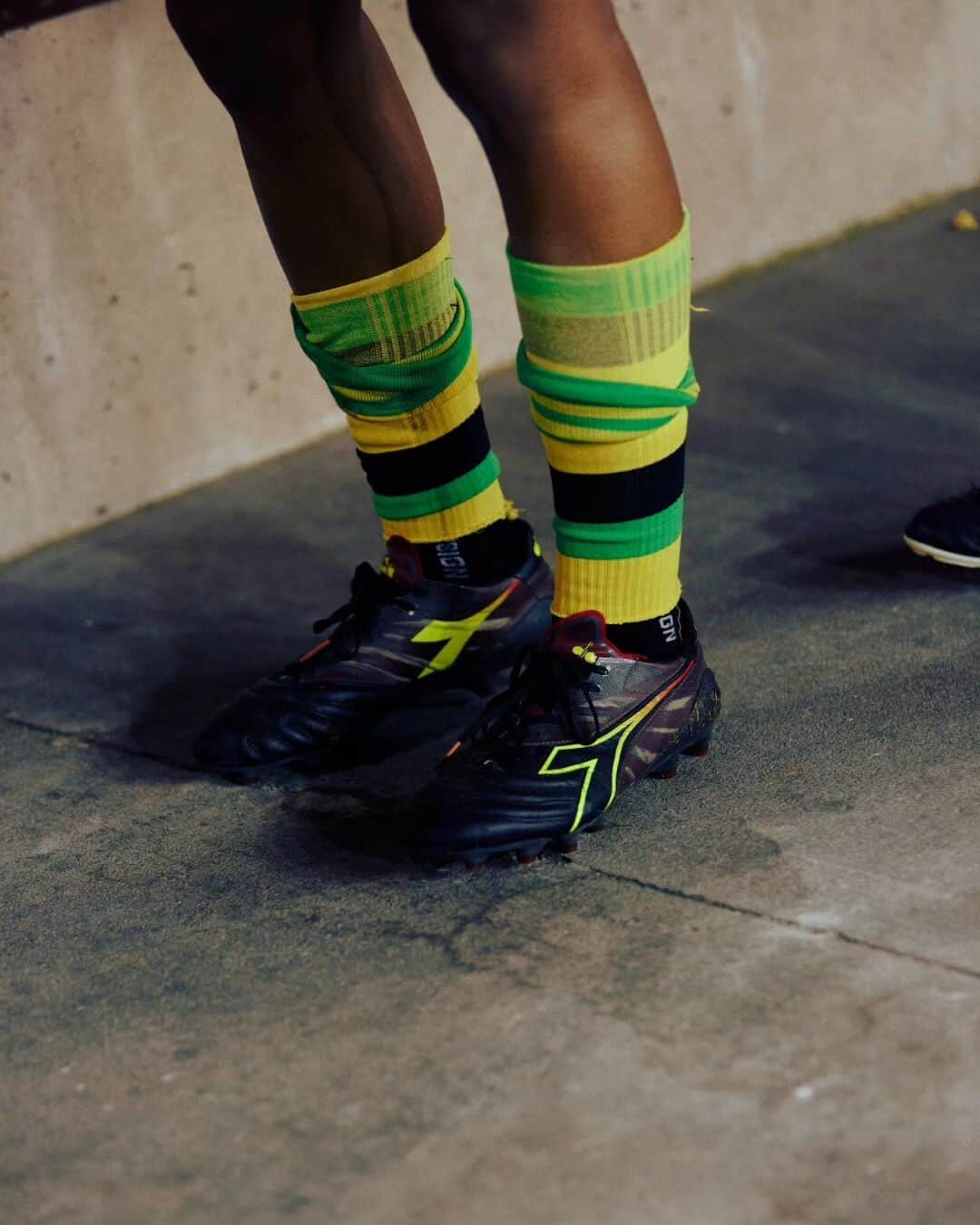 ディアドラのインスタグラム：「With a mere 190-gram weight, the Brasil Elite Veloce empowers @allysonswaby10 in her game.  Explore more and discover Brasil Elite Veloce’s colorways. Link in bio.  #diadora #diadoracalcio」