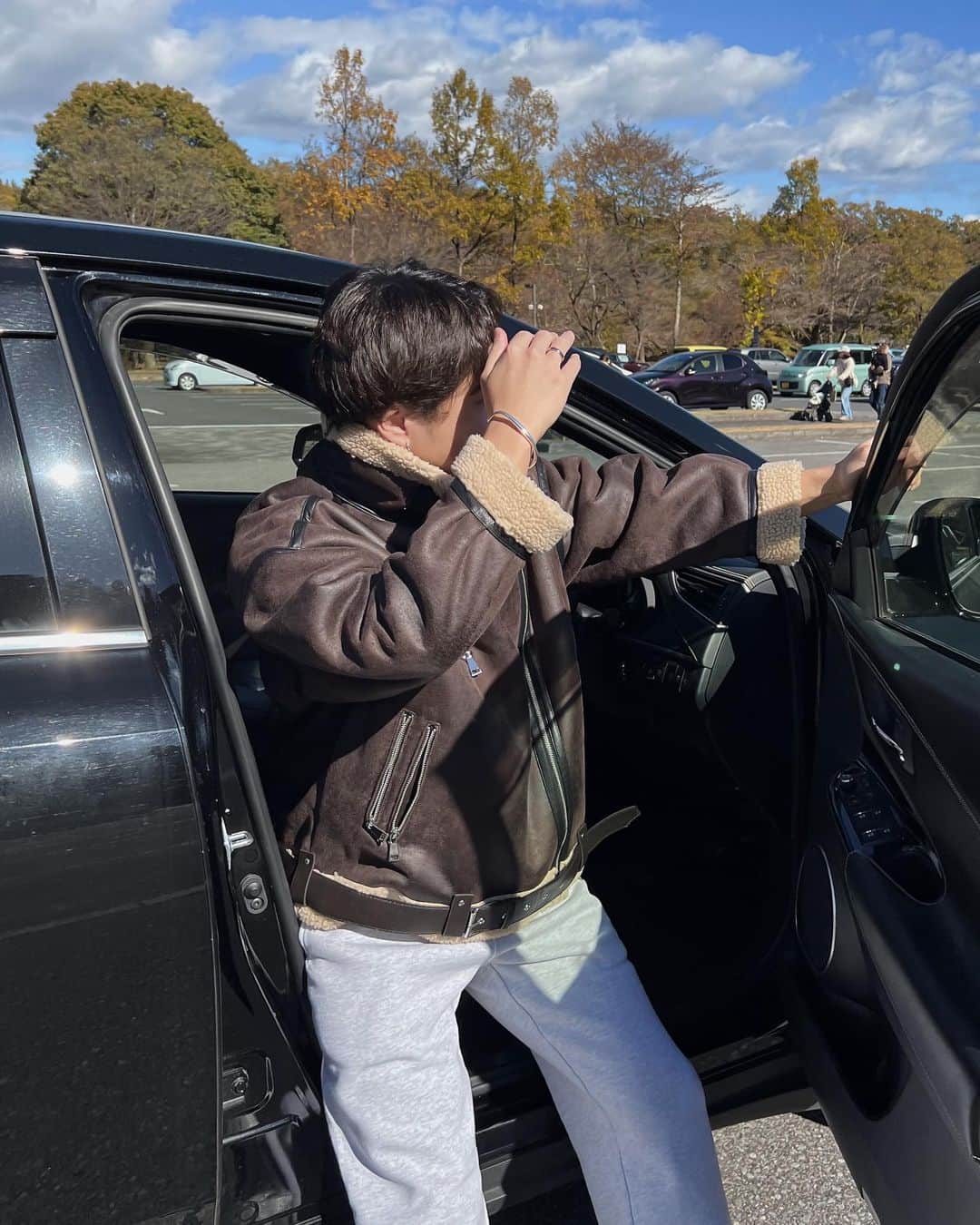 TOMOYAのインスタグラム：「. ハイボール苦手だったけど カットレモンがあれば美味しいってことに きーづいちゃった、きーづいちゃった わーーーい、わーーーいっ😉🍋 #デッカチャン  #outfit #ootd #mensfashion #zara #raugh #newbalance」