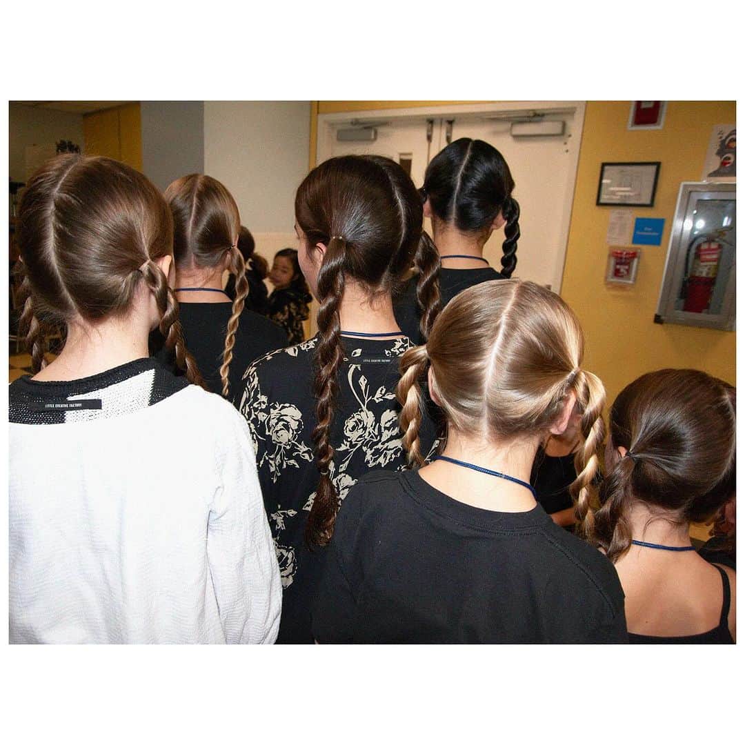 更井真理のインスタグラム：「Obsessed with Twin Tails🎠Girls! Girls!Girls! ❤️🐝 @littlecreativefactory @nykrunway #twintails #girlsgirlsgirls #littlecreativefactory」