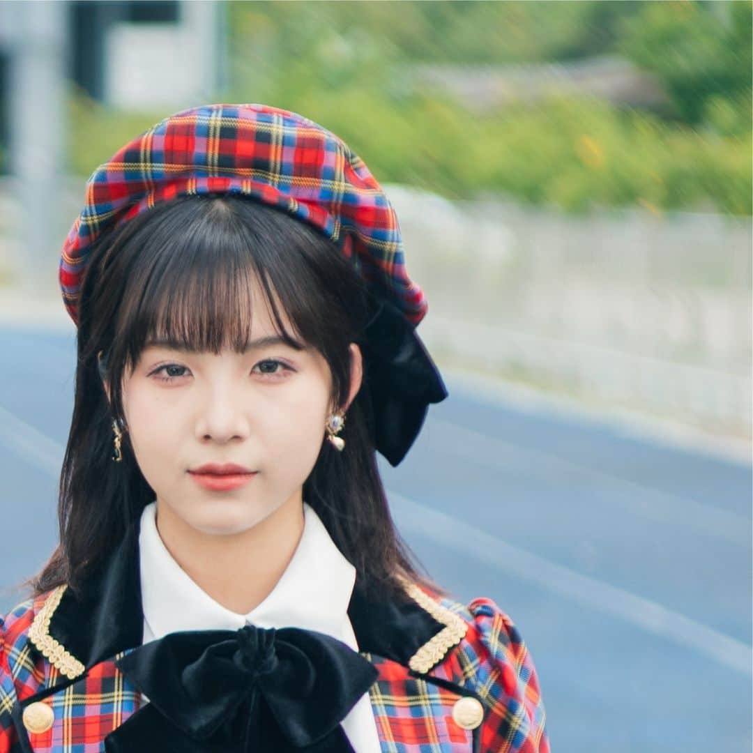 BNK48のインスタグラム：「[💞💙] #KiboutekiRefrainTH   4 HOURS LEFT!  BNK48 15th Single “Kibouteki Refrain”  💿 Pre-order & Redeem via iAM48 Shop @ iAM48 Application NOW - 4 DEC 2023 (21:00)  ➡️ CD Edition: 350 THB ➡️ Mini Photobook: 350 THB 🔗 https://app.bnk48.com/shop   #BNK4815thSINGLE #BNK48 #CGM48」