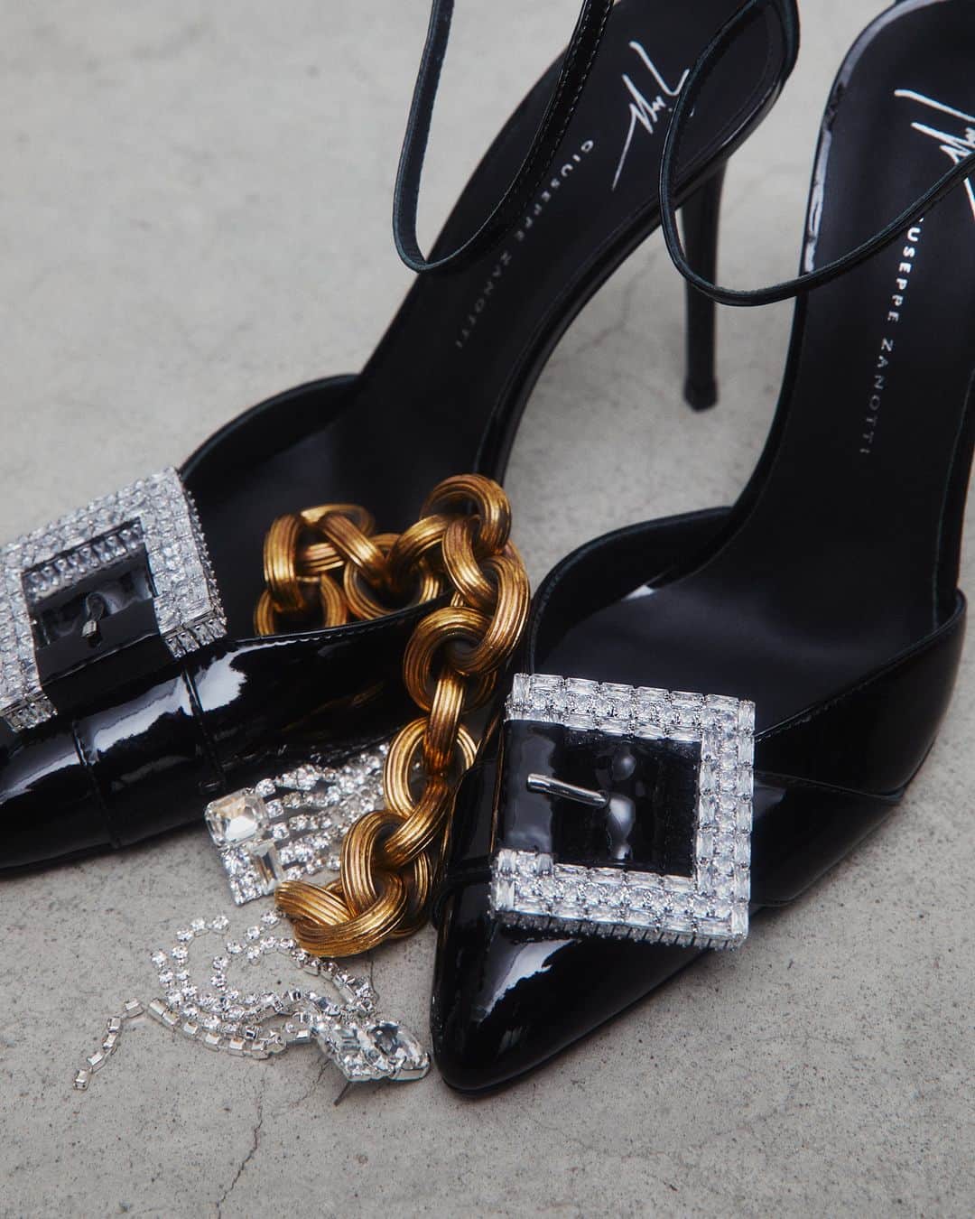 Giuseppe Zanotti Designのインスタグラム：「Merry. Sparkle. Bright. A chic new story unfolds with the season’s MISS BUCKLE heel, featuring an oversize rhinestone buckle and perfectly balance silhouette. #GiuseppeZanotti #GZSS24」