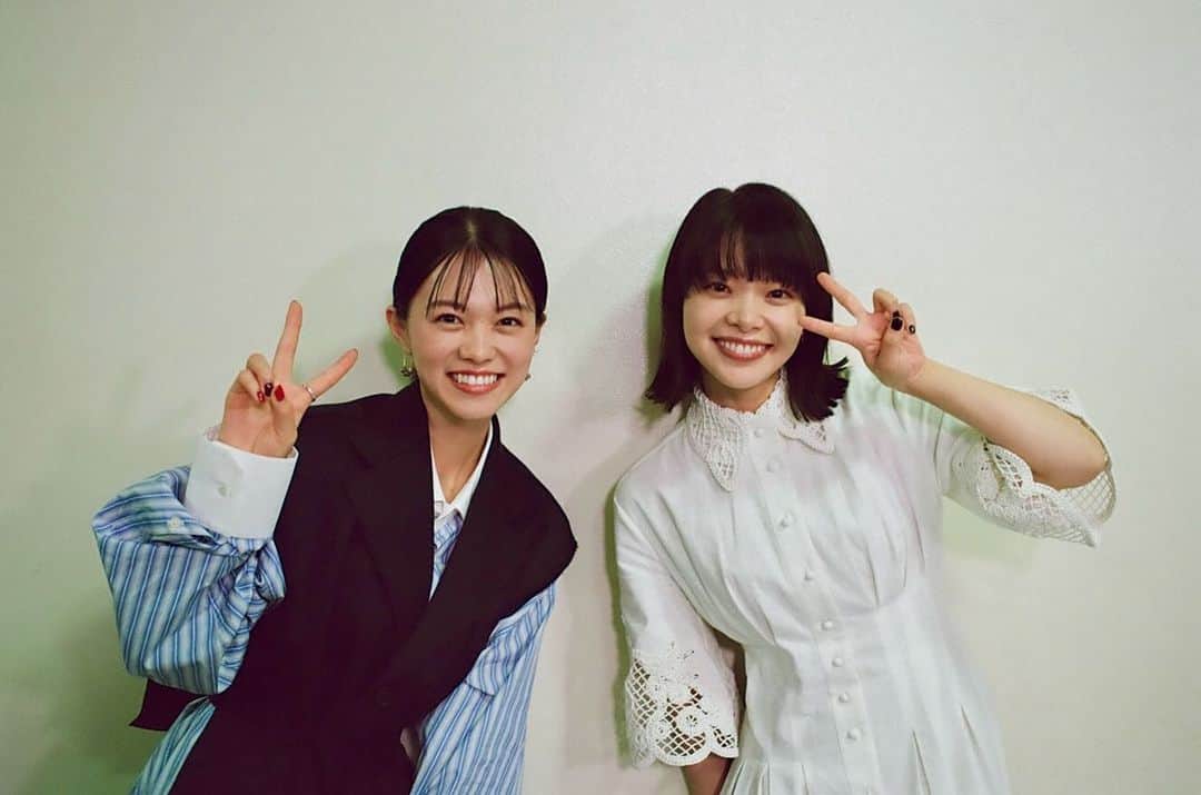 岸井ゆきののインスタグラム：「ドラマ10大奥 大奥ファンミーティングのときの上さんと☺️ 明日も盛りだくさんで、家茂と和宮のシーン…あります🫢🤫👡🐈😢 予告でも言っている『次の上さんはあのスカンタコでええと思てる？』はなかなかのわるくちでお気に入りの台詞でした。🐙 ほんとにもう〜！！うえさん！上さんがさらちゃんでよかった！有難うございます！  明日の夜10時、おたのしみに！」