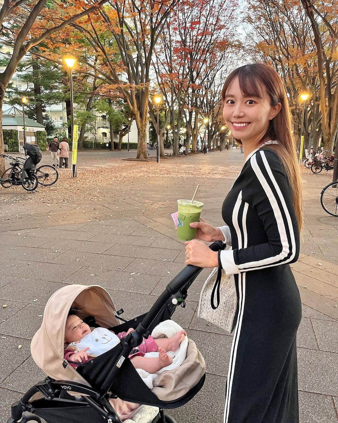 とくさきのインスタグラム：「夕方散歩した日👶💕 この日はなぜかめちゃくちゃ暖かくて、散歩が最高でした✨❤️ . 妊婦の時に買った @sheinofficial のワンピを産後初めて着たらめちゃくちゃいい感じに着れた🥰 妊婦の時は本当にいろんな部分がキツキツだったなぁ。笑 . #0歳児ママ#女の子ママ#ママゴルファー#私服#code#cordinate#ゴルフ女子#golfgirl」