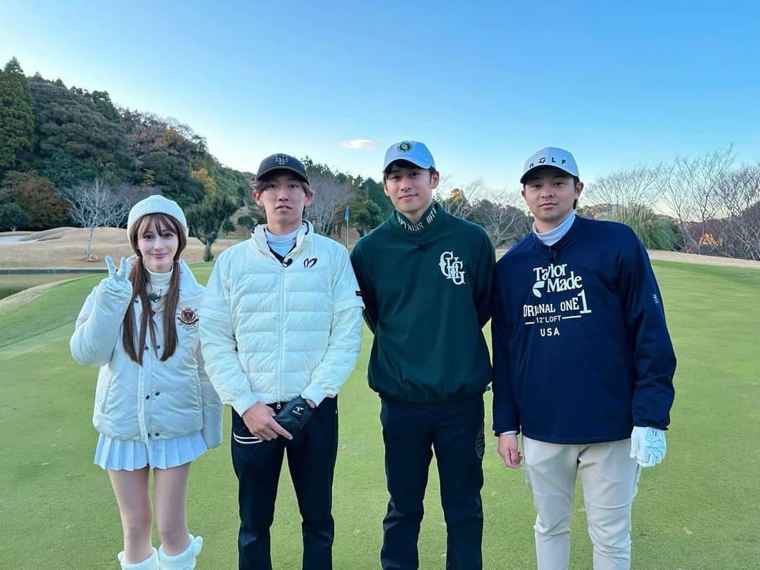 ダレノガレ明美のインスタグラム：「ひたすら楽しいゴルフロケでした☺️ 笑いが止まらなかった！！ 1日ありがとうございました🌼 みなさんスタイル抜群＆顔小さい＆とっても優しい方でした🌟  ＊選手の方に多大なるご迷惑をおかけしました🙇‍♀️笑」