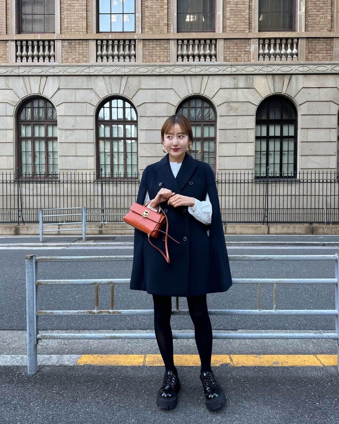 西村彩香のインスタグラム：「.  最近ペントハウス見始めて🇰🇷 スリョンさんに憧れて 髪型とか服装を意識する毎日🫢  #目指すのは自由   スリョンさんなら絶対しない チラ見えヒートテック(極暖)...🫠  ちなみに👨🏻‍🦱の方がハマってます🇰🇷  #毎日寝不足」