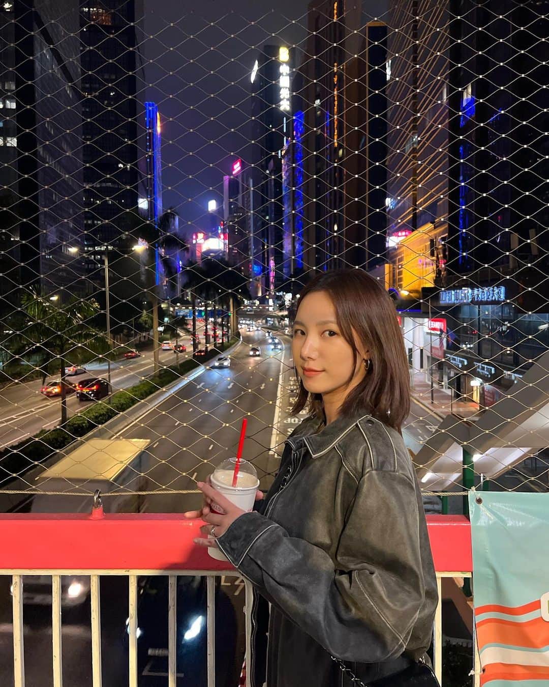 キム・ウンジョンのインスタグラム：「이맘때쯤 크리스마스 빛으로 가득한 거리들🎄」