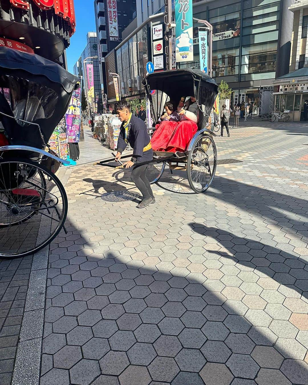 ケアリー・ハートさんのインスタグラム写真 - (ケアリー・ハートInstagram)「Epic last day here in Tokyo!!!! Spent the last day cruising Shabuya, shopping for the family. Got one last sushi train in and had quite the stressful drive to the airport 🤣🤣🤣. Gonna take me a few days to reflect on this trip. And I will be looking at my two @indianmotorcycle that start this week in a much different light. Again, thank you to all of the Japanese builders for the hospitality. I’m in awe of your craft. And special thanks to @indianmotorcycle @dicemagazine @mooneyesjp @forsaken_industries for the once in a lifetime experience.」12月4日 20時08分 - hartluck