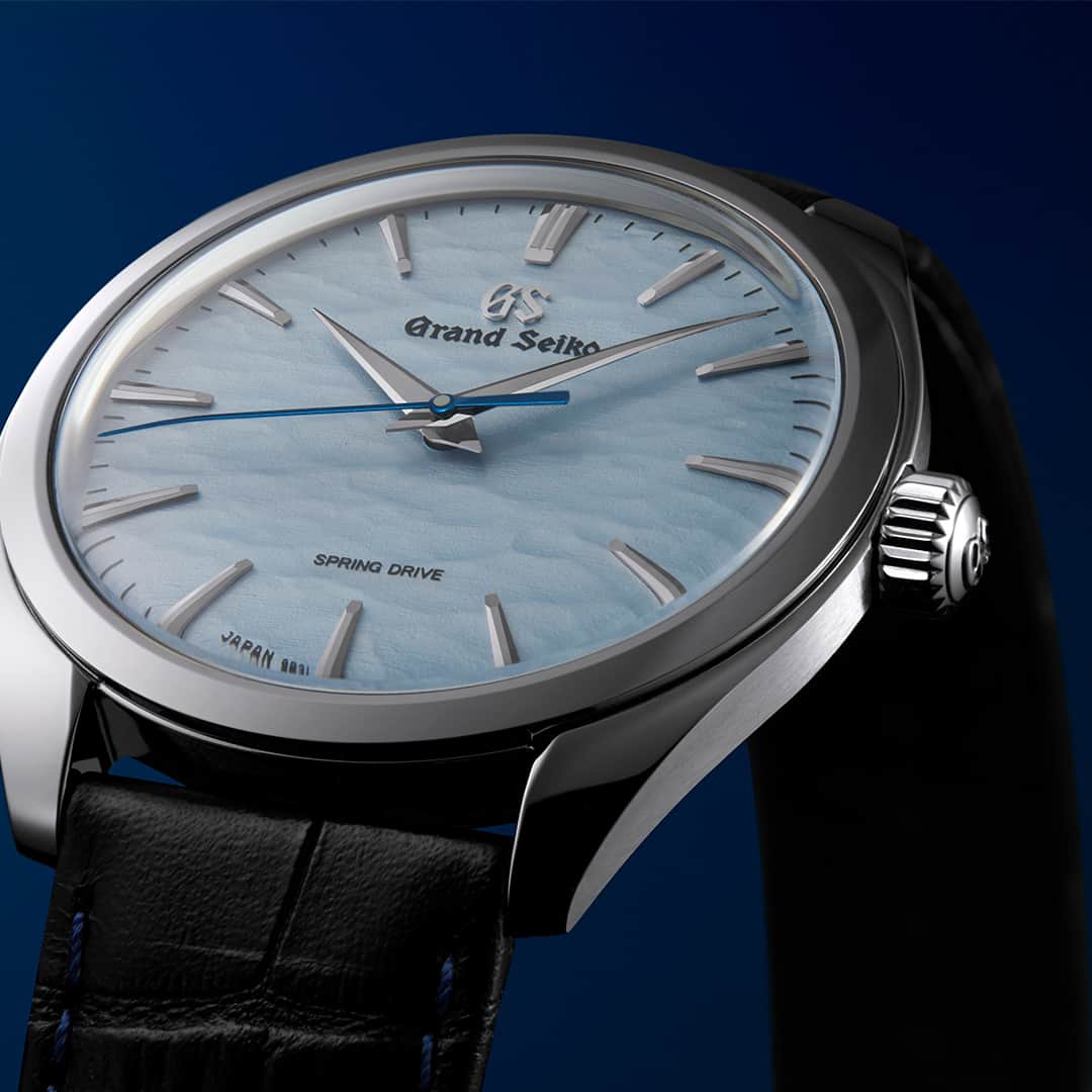 Grand Seiko Official instagramさんのインスタグラム写真 - (Grand Seiko Official instagramInstagram)「【Elegance Collection #SBGY007 】  スプリングドライブモデルが生まれる信州 時の匠工房にほど近い諏訪湖が真冬に全面結氷した時に起きる「御神渡り(おみわたり)」。その神秘的な自然現象をイメージしたダイヤルが特徴的なモデルです。  ムーブメントは、約72時間の持続時間を持つ手巻スプリングドライブキャリバー「9R31」を搭載。ヘアライン仕上げが美しいムーブメントの外観も特徴です。  #grandseiko #グランドセイコー #thenatureoftime #aliveintime」12月4日 20時30分 - grandseikojapan
