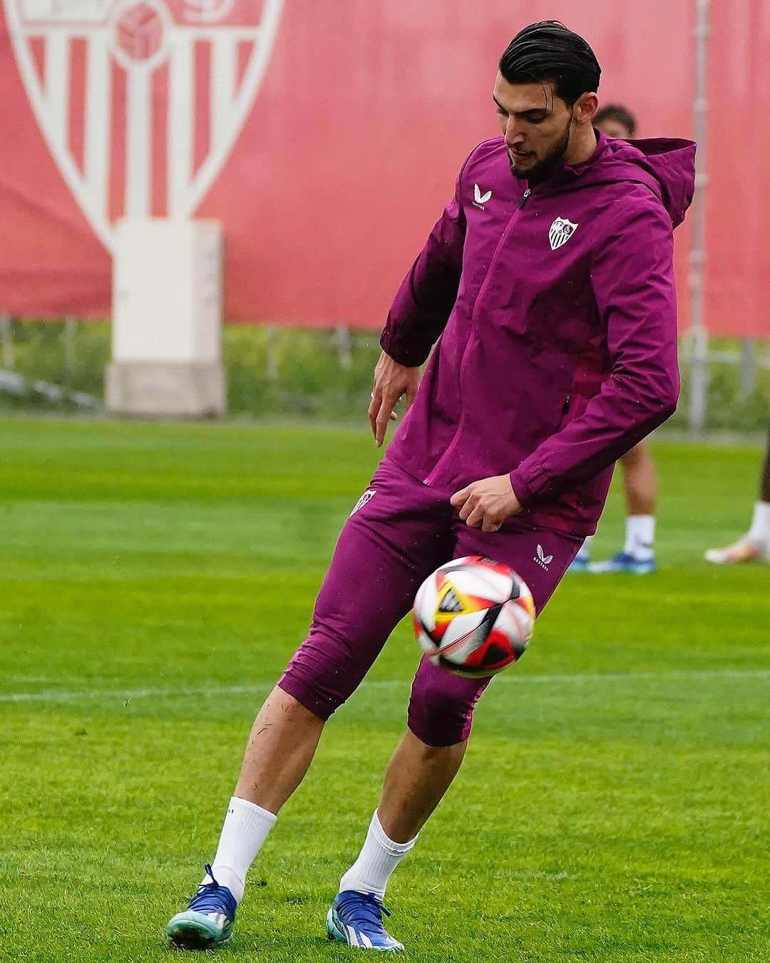 セビージャFCさんのインスタグラム写真 - (セビージャFCInstagram)「📸 Comienza la preparación de la #CopaDelRey 🏆  #WeareSevilla #NuncaTeRindas #training #sevillafc #sevilla」12月4日 20時18分 - sevillafc