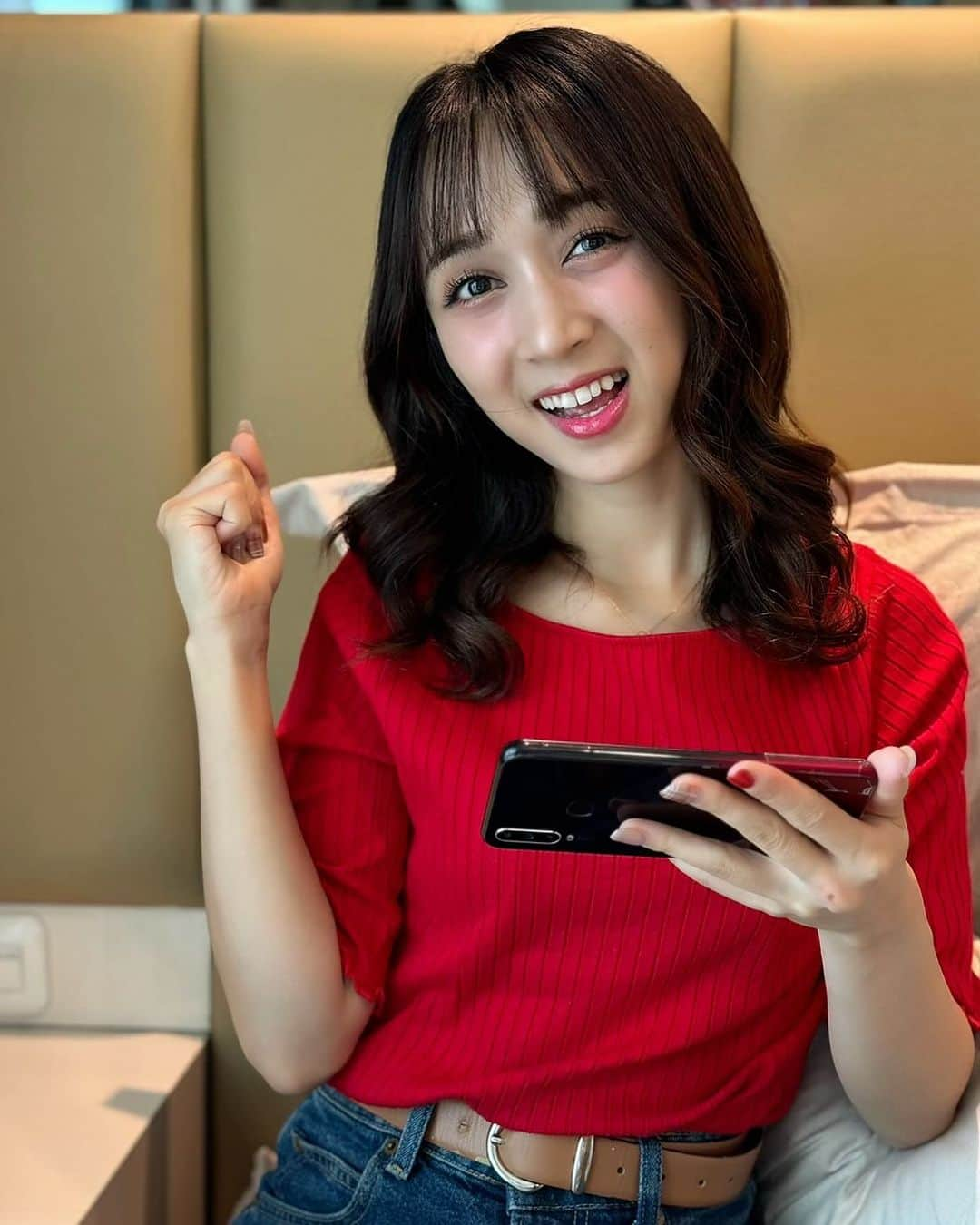 アヤナ・シャハブのインスタグラム：「horeeeeeyyy  Aku belakangan lagi suka banget main beberapa game di hape. Apalagi sekarang aku lancar bgt main gamenya udah ga kejeda iklan, happy bgtt !  Nah buat yg mau ngegame tanpa kejeda iklan, cuma 30ribu aja, udah dapet full akses premium  ke ribuan games dan aplikasi di Google Play tanpa perlu repot skip skip iklan! Dapet kuota 2 GB juga! Caranya cuma aktivasi Paket Data Telkomsel Google Play Pass di aplikasi MyTelkomsel. Dijamin deh #JadiMakinPuas kalo ngegame!」