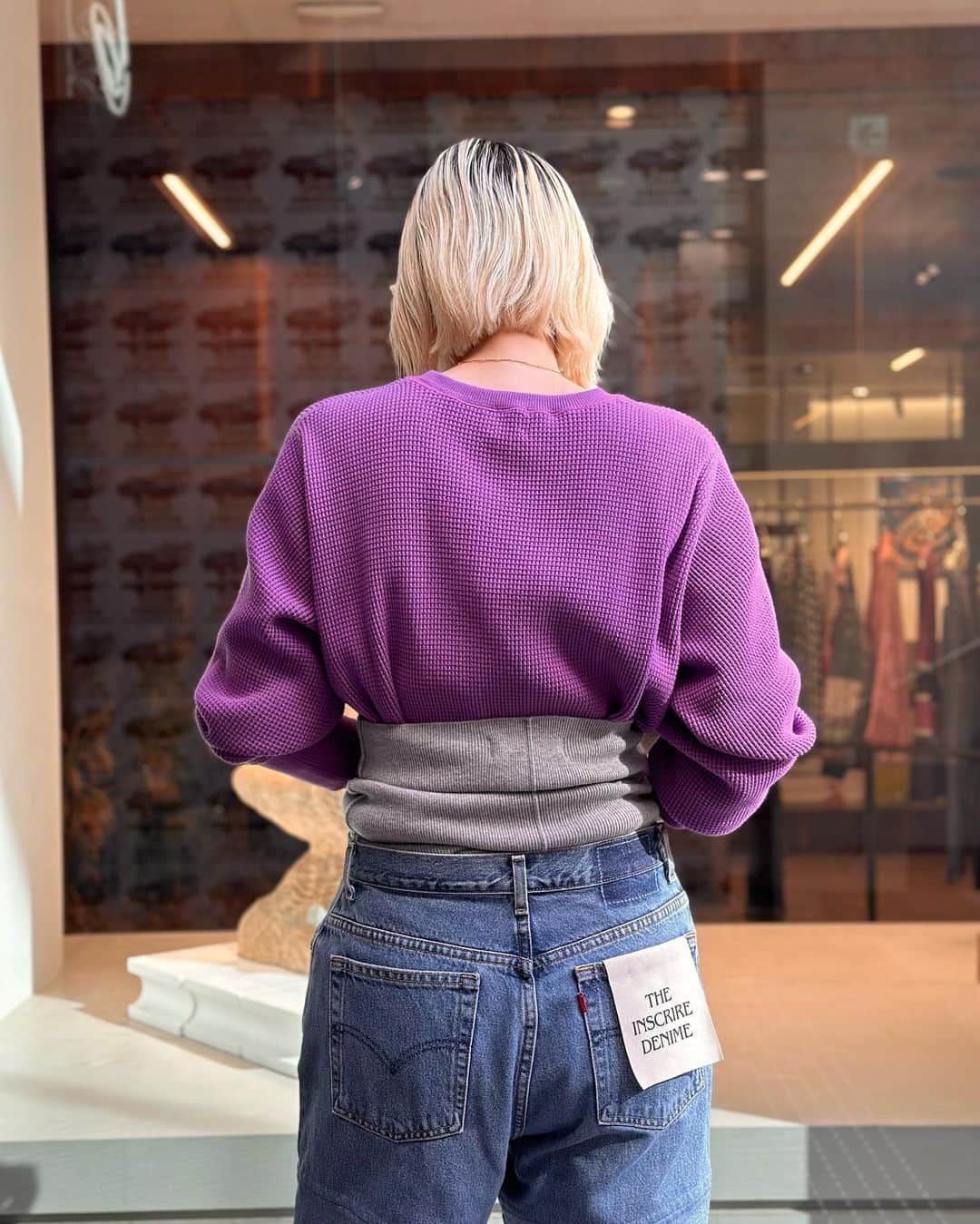 6(ROKU) OFFICIALさんのインスタグラム写真 - (6(ROKU) OFFICIALInstagram)「-  6 thermal color long sleeve ¥15,400- tax in  @extreme.cashmere belt taille ¥42,460- tax in  〈INSCRIRE for 6〉remake denim ¥42,900 6 AOYAMA店のみの販売となります。  @maisonmargiela shoes ¥130,900- tax in  #roku #extremecashmere #inscrire #maisonnargiela」12月4日 20時15分 - 6______roku