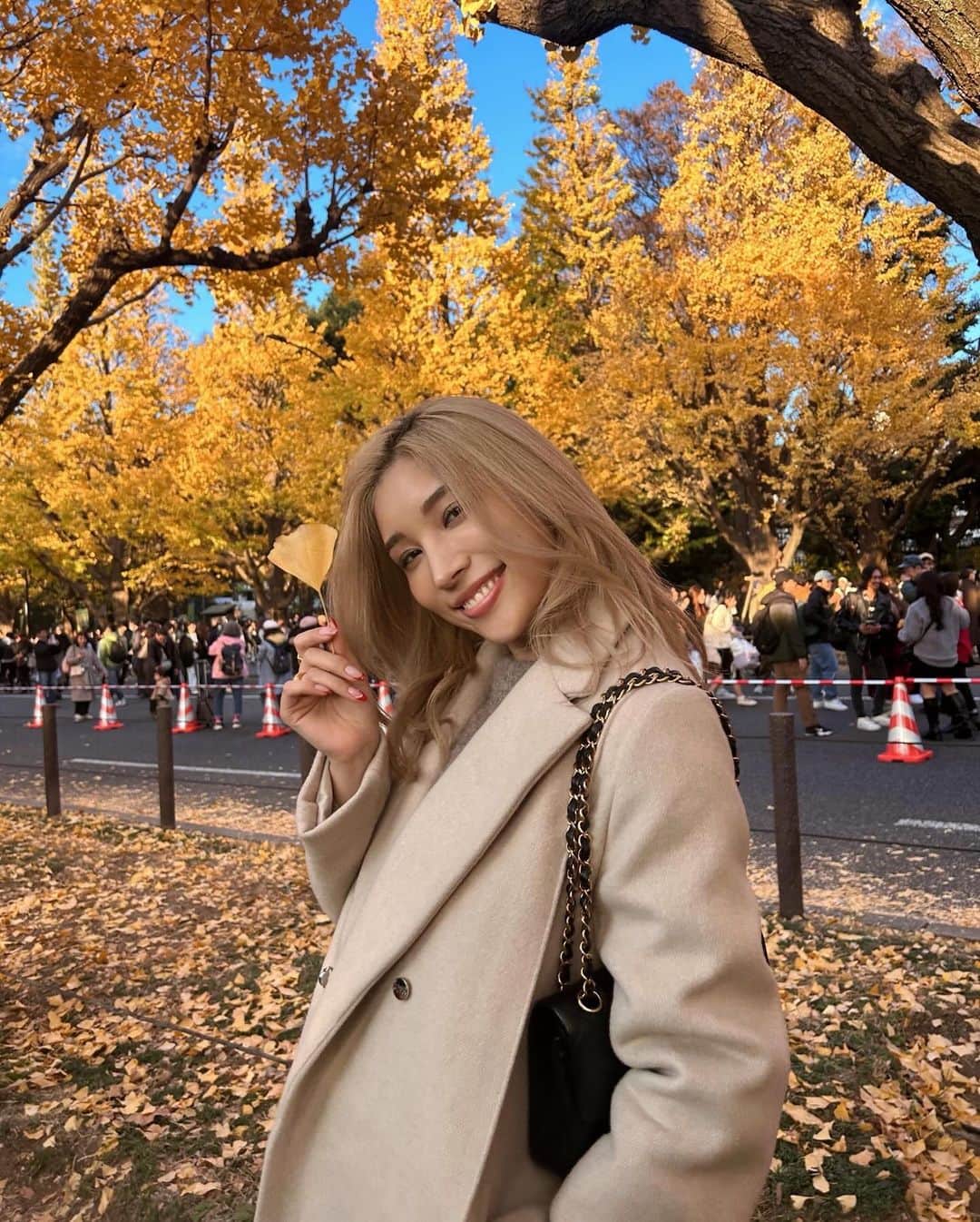 REONAさんのインスタグラム写真 - (REONAInstagram)「人凄かったけど行けてよかった💛  日本の四季って最高だね〜😍」12月4日 20時17分 - reona.0504