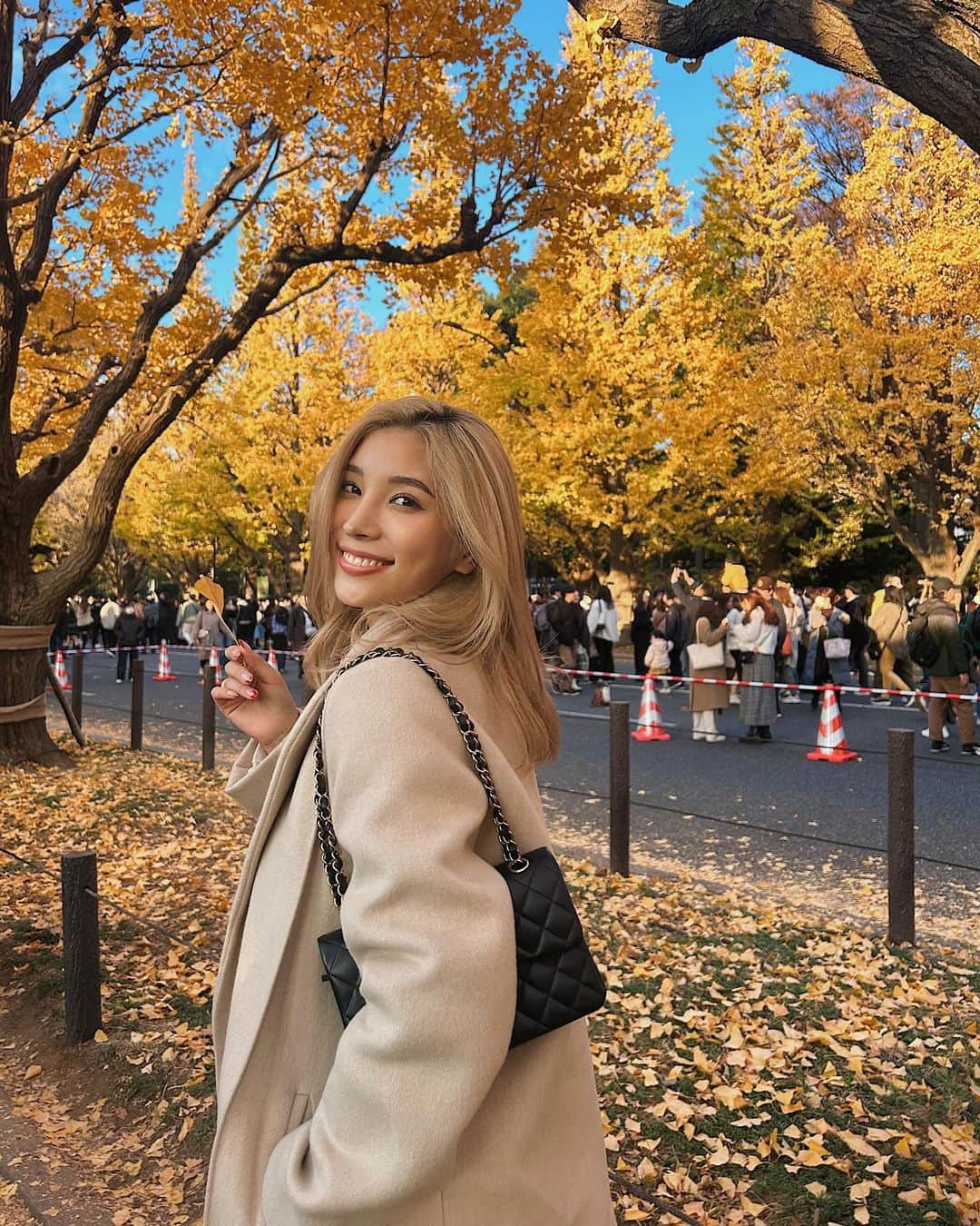 REONAのインスタグラム：「人凄かったけど行けてよかった💛  日本の四季って最高だね〜😍」