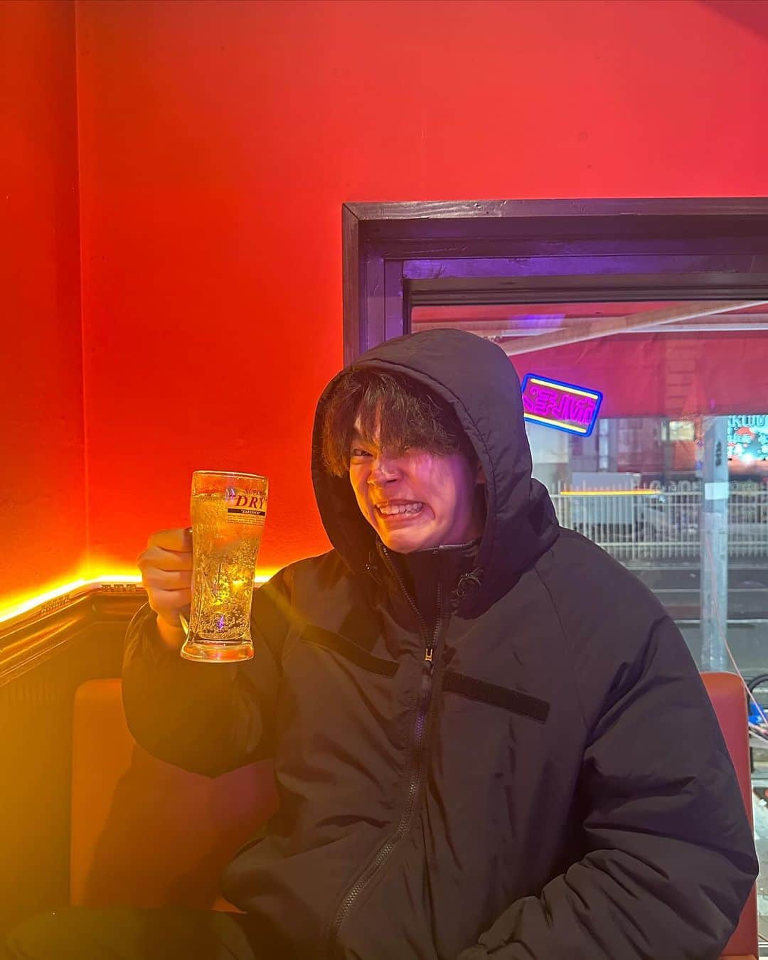 りょーたさんのインスタグラム写真 - (りょーたInstagram)「某韓国アイドル兼俳優の撮り方真似してみた🍻 • • • • • #데일리 #좋아요반사 #팔로우 #좋아요반사 #メンズファッション #メンズコーデ  #メンズライク  #お洒落さんと繋がりたい #カジュアル #カジュアルコーデ #カジュアルファッション」12月4日 20時20分 - ryota_926
