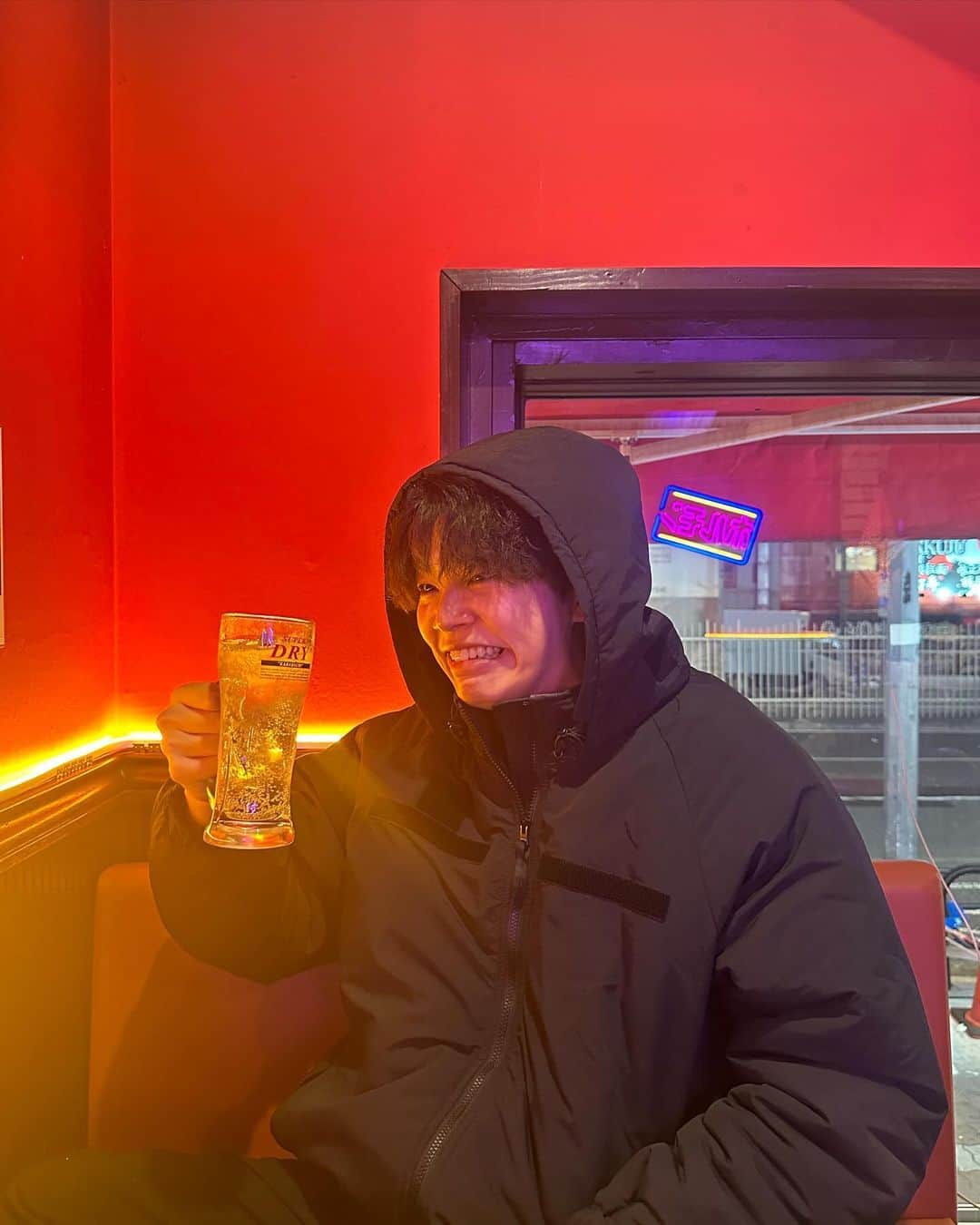 りょーたさんのインスタグラム写真 - (りょーたInstagram)「某韓国アイドル兼俳優の撮り方真似してみた🍻 • • • • • #데일리 #좋아요반사 #팔로우 #좋아요반사 #メンズファッション #メンズコーデ  #メンズライク  #お洒落さんと繋がりたい #カジュアル #カジュアルコーデ #カジュアルファッション」12月4日 20時20分 - ryota_926