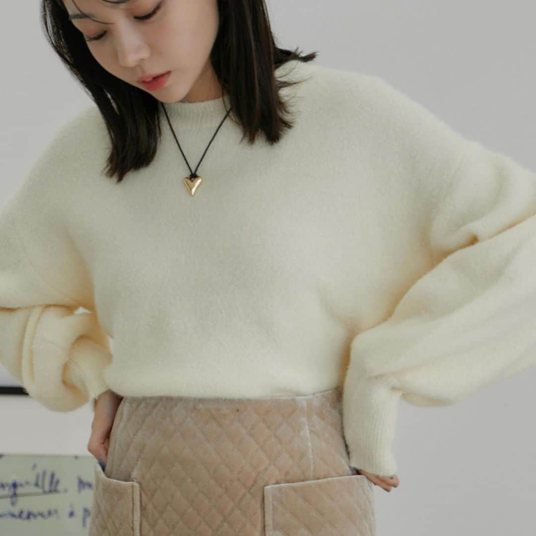 ViSさんのインスタグラム写真 - (ViSInstagram)「【recommend KNIT】  今年注目のキラキラ華やかなラメシャギーニット！ 程よく華やかで取り入れやすいアイテムです。  #BVM53170 ラメシャギーニットプルオーバー ¥5,929 (税込) ※店舗販売中  @jadorejunonline をチェック！  #vis #vis_jp #ビス#fashion#ootd #大人カジュアル #カジュアルコーデ #カジュアル #レディ#秋#秋コーデ#秋冬コーデ#トレンド#トレンドファッション#ニット#ニットコーデ#ラメニット#ラメ#キラキラ#大人可愛い#新作」12月4日 20時21分 - vis_jp