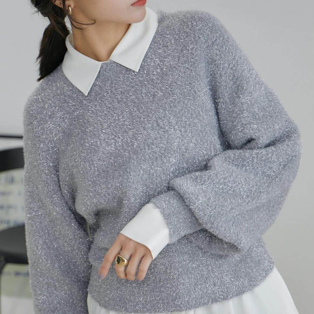 のインスタグラム：「【recommend KNIT】  今年注目のキラキラ華やかなラメシャギーニット！ 程よく華やかで取り入れやすいアイテムです。  #BVM53170 ラメシャギーニットプルオーバー ¥5,929 (税込) ※店舗販売中  @jadorejunonline をチェック！  #vis #vis_jp #ビス#fashion#ootd #大人カジュアル #カジュアルコーデ #カジュアル #レディ#秋#秋コーデ#秋冬コーデ#トレンド#トレンドファッション#ニット#ニットコーデ#ラメニット#ラメ#キラキラ#大人可愛い#新作」