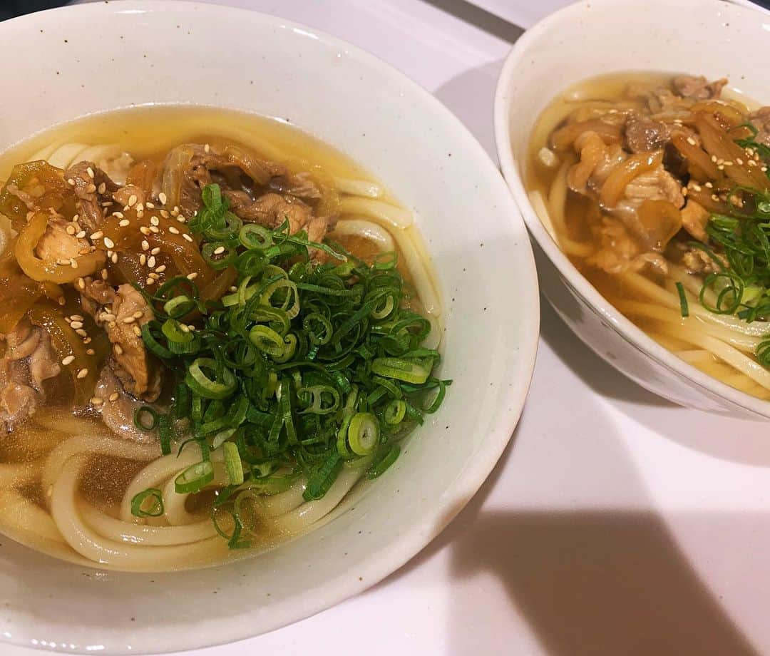 うさゆいのインスタグラム：「. 今日の晩ご飯はおうどんです◥█̆̈◤∥」