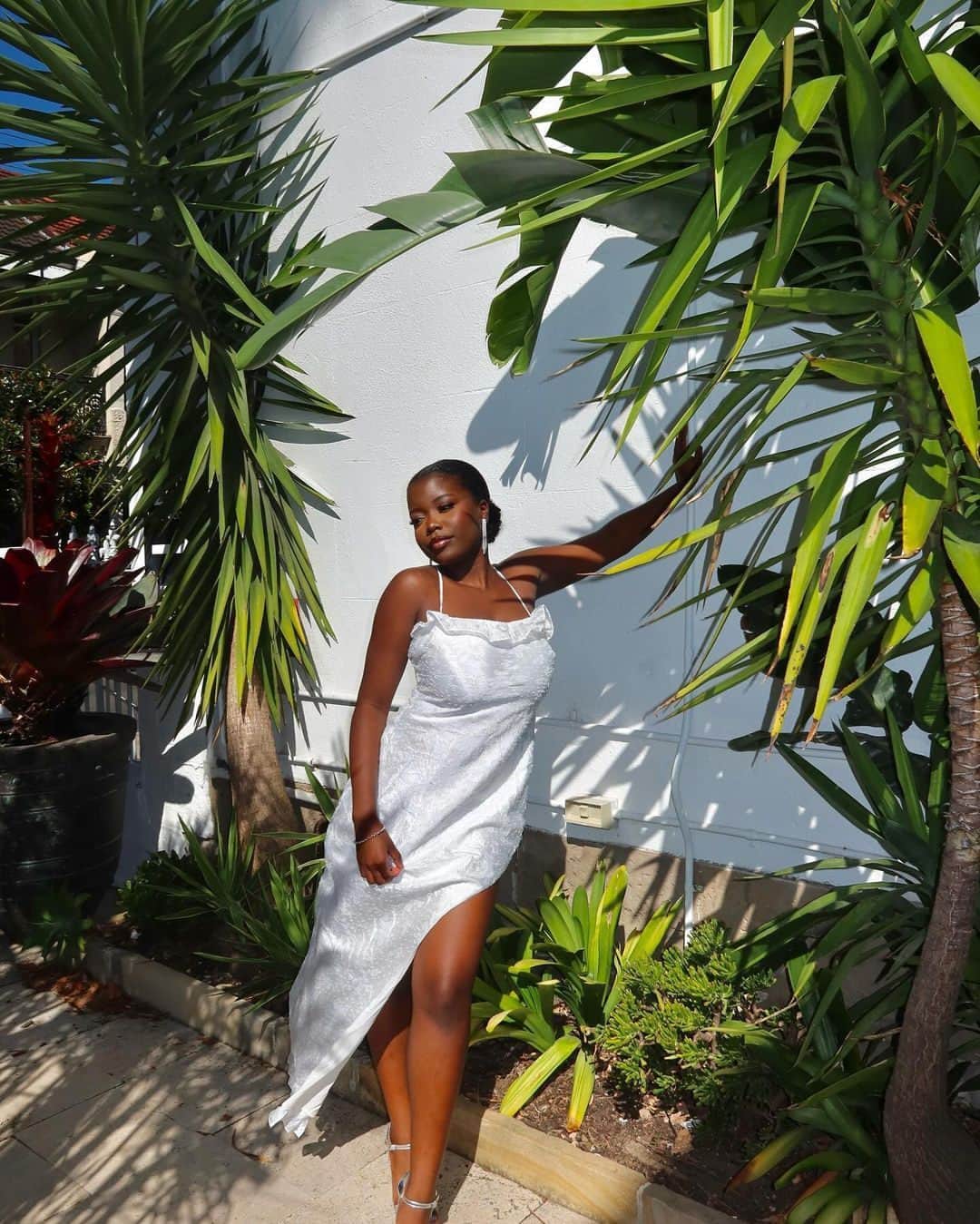 Beginning Boutiqueのインスタグラム：「Obsessed would be an understatement 🤍 @paigeruz wears our Adelaide White Maxi Dress!」