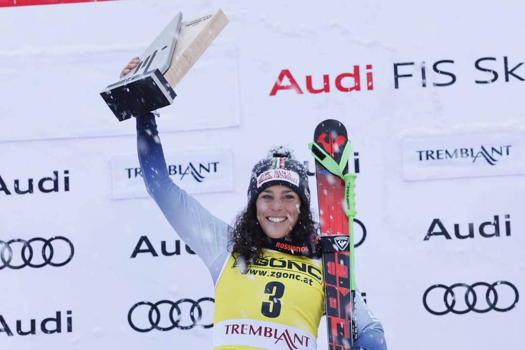 Armani Officialのインスタグラム：「Congratulations to Federica Brignone for her second victory in a row at the giant slalom Women’s FIS Alpine ski World Cup in Tremblant. @fisalpine @federicabrignone」