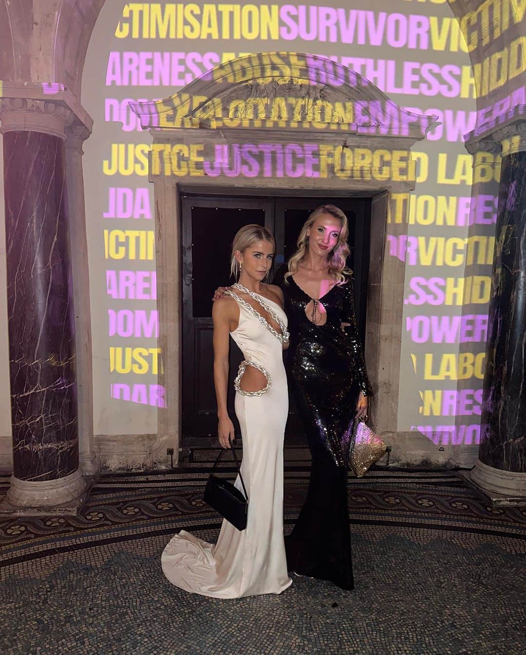 キャロライン・ダウルさんのインスタグラム写真 - (キャロライン・ダウルInstagram)「truly a delightful evening 🙏🏻 committed to a profoundly important cause! A heartfelt shoutout to @juliadeboinville and @princesseugenie for your efforts in raising awareness and crafting @the_anti_slavery_collective」12月4日 20時34分 - carodaur