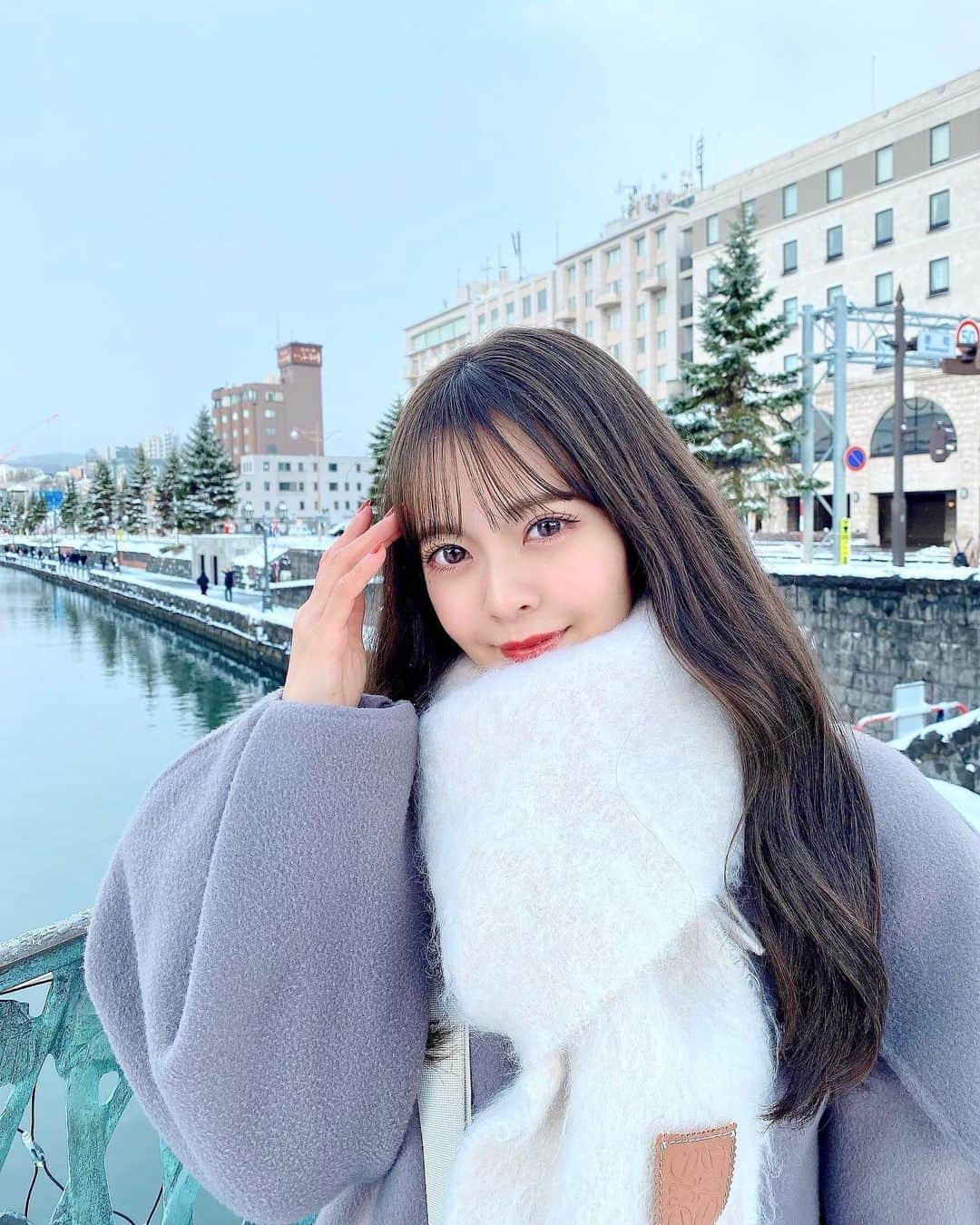 湯本亜美のインスタグラム：「ㅤㅤㅤ 北海道旅行 ✈️♡ 小樽運河 一面雪景色でずっと雪降ってた ! 寒すぎたけど楽しかった 〜 ☃️🩵 #ana #anaクラウンプラザホテル札幌 #HADO旅行 #pr #小樽運河」