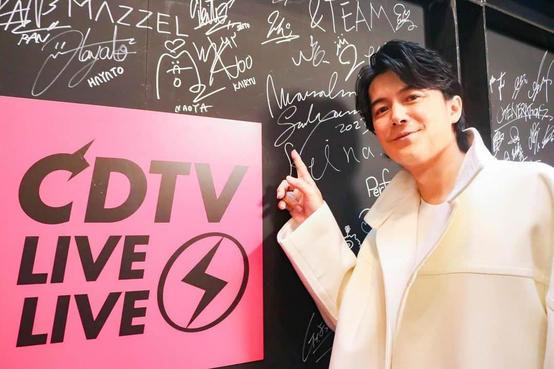 福山雅治のインスタグラム：「#CDTVライブライブ ご視聴ありがとうございました‼️  ＼このあと21:00〜 ／ 「#想望」𝕀𝕟𝕤𝕡𝕚𝕣𝕖 𝕄𝕠𝕧𝕚𝕖 🎥YouTubeプレミア公開✨ https://youtu.be/TYWdqfQNJwE  チャットへのご参加もお待ちしております🔥 リアルタイムで是非👍  @cdtv.tbs6  @ano_hana_movie   #映画あの花 #あの花が咲く丘で君とまた出会えたら #BROS1991」