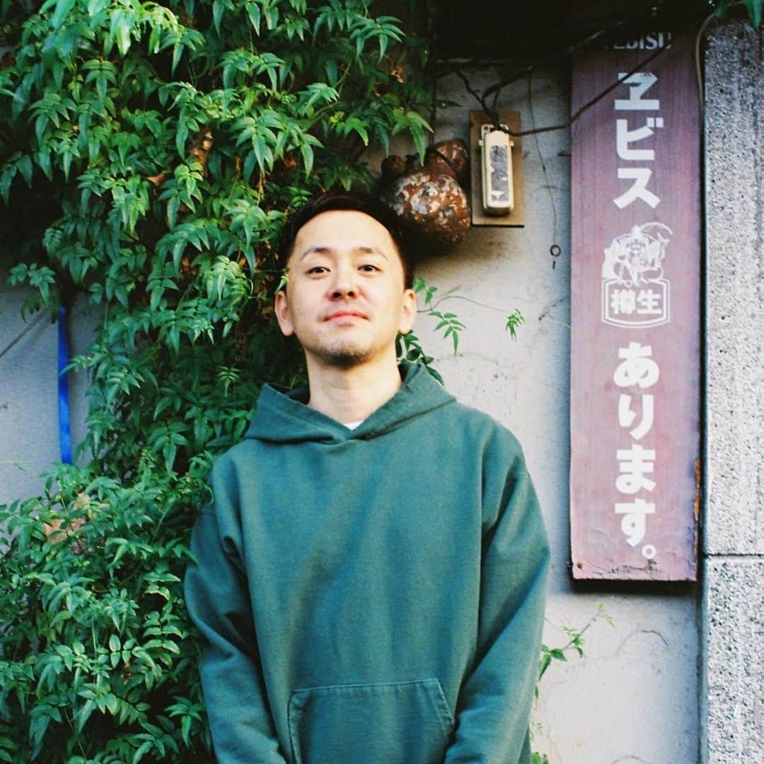 Aya（高本彩）さんのインスタグラム写真 - (Aya（高本彩）Instagram)「@freak_mag 連載に @nico_155_ ちゃんが登場してくれました🏮🍺しかもしかも、愉快で最高な仲間達も‼️ニコちゃんは下北のお兄ちゃん。心をゆるせる飲みの場🍺ってそんなにない中唯一安心してみんなで馬鹿騒ぎも真剣飲みもなんでもできる場所。本当は教えたくなかったけど笑それぐらい最高なお店を下北で3軒も経営してるニコちゃん。 ニコちゃんのことを信頼して働いている仲間達ももれなく全員良い人。 ニコちゃんの人徳‼️とにかく今回の連載のトーク内容かなりプライベート炸裂してるので是非見てくださーい😂  @maboneng_tokyo  @omukaitokyo  @machinaka_tokyo  #下北のお兄ちゃん#ニコちゃん#freakmag#photobyaya#下北」12月4日 20時48分 - aya_dream04