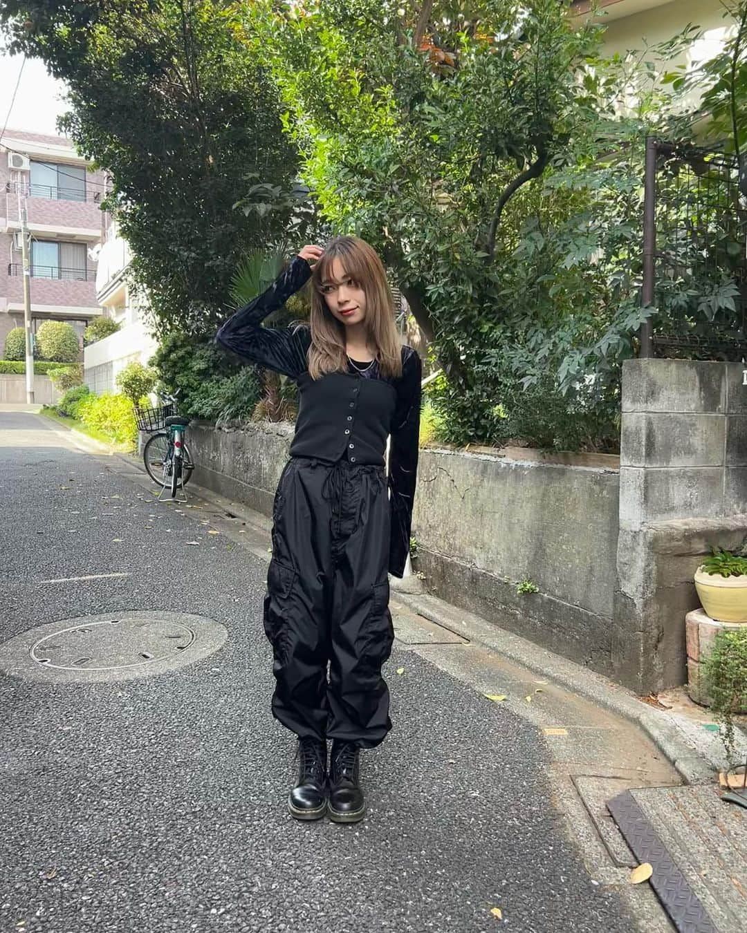 塩川裕美さんのインスタグラム写真 - (塩川裕美Instagram)「🥷🌫️🌀  .  .  #beautyandyouth #hbeautyandyouth #23fw  #blackcode #monotonecode #workday #apparelstaff」12月4日 20時52分 - hiromin_0212