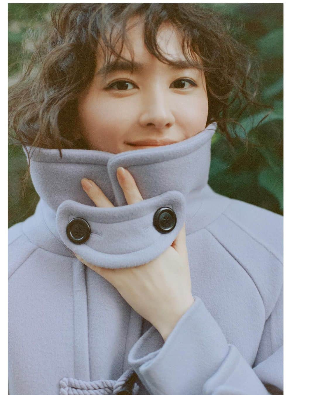 Kisshomaru S.さんのインスタグラム写真 - (Kisshomaru S.Instagram)「Yui Aragaki for DEW Magazine @dewmagazine #48 Joy Issue Fall 2033 Cover Story with @rumche_official   Styling @kaori_912 Hair @miho_emo_ Make-up @annamisawa Casting director @kayaxxi」12月4日 21時02分 - kisshomaru