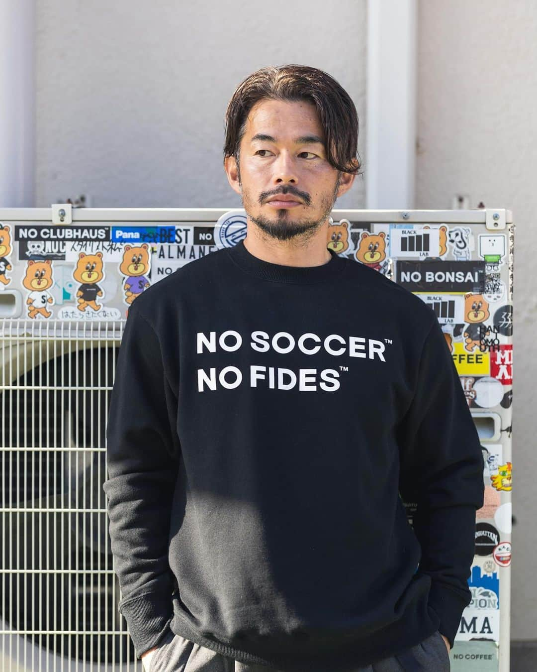 佐藤勇人のインスタグラム：「『FIDES × NO COFFEE』 のモデルを務めました。  FIDES代表の #小林久晃 さんとはジェフで一緒にプレーをして、当時の寮仲間でもあります。 NO COFFEE代表の #佐藤慎介 さんは撮影時に初めてお会いしましたが、とても優しい雰囲気を持たれてる方でした。  12/6から博多阪急1階 @fides_japan のPOP UP  @nocoffee_  店頭にて先行販売されます。 店頭へ行くのが難しい方は、12/16から両オンラインストアでの販売開始になります。  皆さんはどのカラーが好みですか？ ぜひ #NOSOCCER × #NOFIDES を着用してみてください！  #FIDES #NOCOFFEE #POPUP #SWEAT #TOWEL #福岡県 #佐藤勇人」