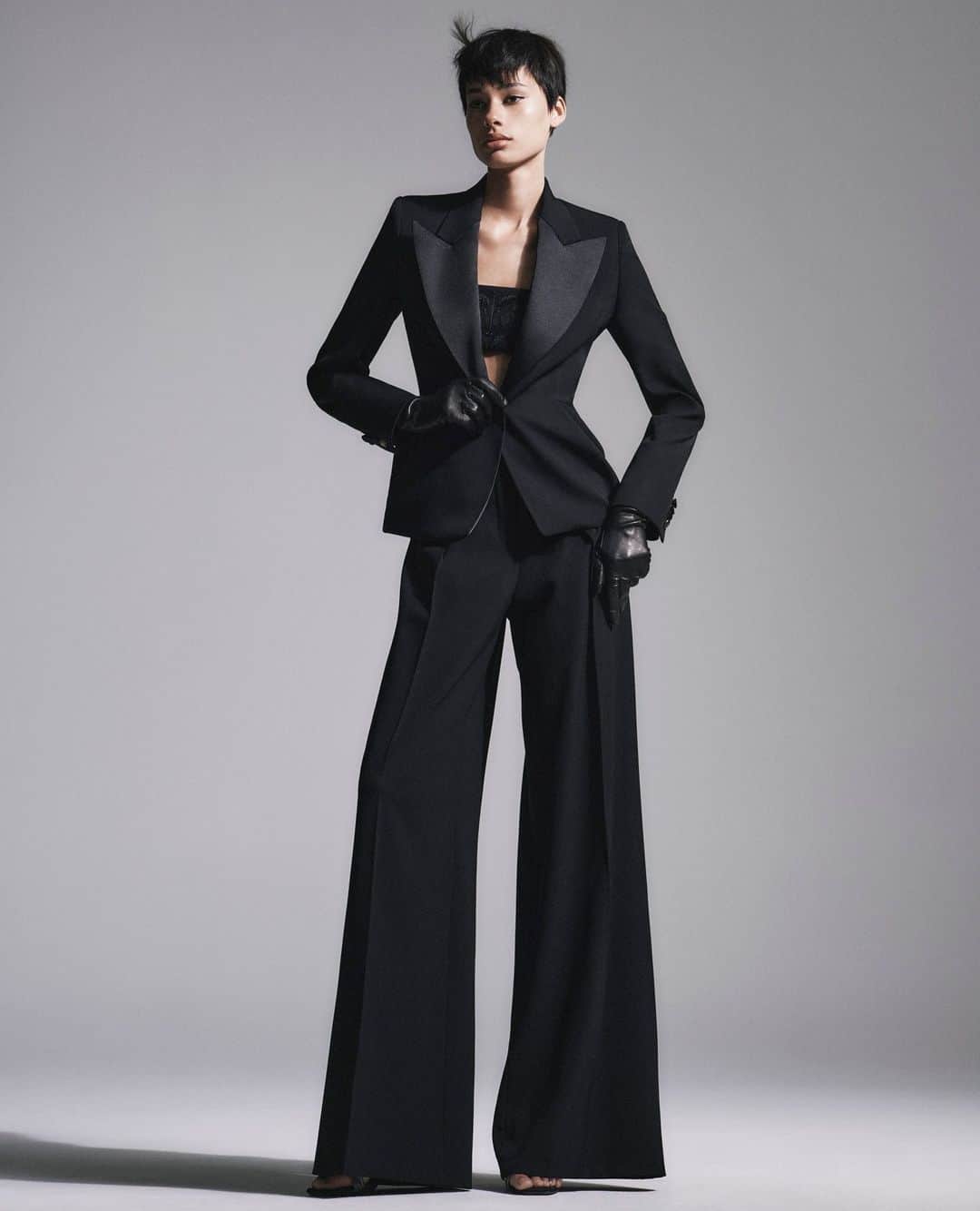 マックスマーラのインスタグラム：「Elevate your after-hours look with a couture-inspired #MaxMaraFW23 Tuxedo, perfect for when the dress code is sophistication. Discover more at the link in bio. #MaxMara」