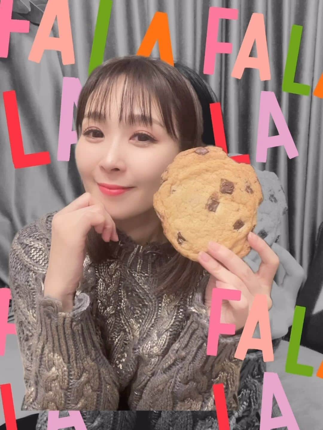 愛内里菜のインスタグラム：「イベントのお知らせ⭐️ ⁡ ～バレンタイン企画～ 愛内里菜と行く！房総いちご狩りバスツアー！！ 開催決定！ ⁡ チケット応募開始しましたー🍓😆🍓 ⁡ 日程は 2024年2月3日（土）‼️‼️ ⁡ 詳細は愛内里菜オフィシャルHPこちらから！ https://rinaaiuchirr.jp/2023/11/29/2024bustour/ ⁡ みんなと一緒に小旅行、遠足気分で 遊びたいと思います🤗❤️ （クッキーめちゃデカくてびっくり🤣） ⁡ ⁡ 🍓🍓🍓🍓🍓🍓🍓🍓🍓🍓🍓🍓🍓 ■行程  ■行程 8:45 新宿集合 9:00 出発 10:20 酒造見学 11:00 移動 11:45 昼食：季節の釜めしコース 12:45 移動 13:30 いちご狩り 14:10 移動 14:15 買物 15:00 移動 16:00 新宿駅にて解散 ※昼食時水茶以外のアルコール、ソフトドリンクのご注文は各自清算 ※いちご狩りは園内30分食べ放題 / 持ち帰り厳禁  ⁡ ■料金 A サロン席往復 55,000円 B サロン席片道 44,000円（往路復路どちらかは普通席をご用意させていただきます） C 普通席往復 33,000円 ※料金にはバス移動、全てのアクティビティ、税が含まれています。 ※サロン席には愛内里菜も座り、みなさまと触れ合う時間を過ごさせて頂きます。 ※公平を期す為、バスの席順、各所での皆様の場所は適宜変えさせて頂く事がございます。 ⁡ ⁡ ■申込方法 https://rinaaiuchirr.jp/contact/ より、subjectに「バスツアー参加希望」とご記載いただき、ご希望のお席、人数をご連絡ください ※サロン席応募多数の場合は抽選となります。 ※サロン席往復希望が多数の場合勝手ながら方道にさせていただく場合がございます。 ※サロン席方道についても応募多数の場合普通席にさせていただく場合がございます。 ※サロン席方道について往路、復路については当方でアサインさせていただきます。 ※お申込が最小催行人数（20名）を上回った時点で、チケット販売フォームを改めて個別にメールにてご連絡差し上げます ⁡ ■お問合せ rr.mizuno@rinaaiuchirr.jp ⁡」