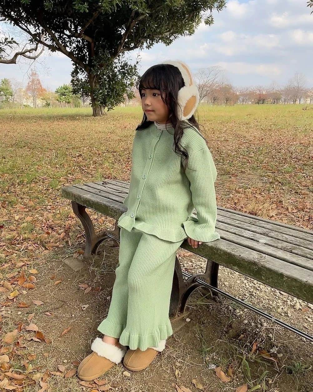 セレクトファッション・ .+*:laule'a*:｡のインスタグラム：「12.5 tue  21:00⁡ ⁡⁡ ⁡⁡ ⁡⁡ ⁡💚⁡ ⁡⁡ ⁡フリルニットセットアップ　カーディガン×パンツ　  ￥2,890  size110-130⁡ ⁡⁡ ⁡⁡ ⁡⁡ ⁡.⁡ ⁡model @_i_am_chibiko_ ⁡ ⁡108cm/120⁡ ⁡⁡ ⁡⁡ ⁡⁡ ⁡⁡ ⁡⁡ ⁡.⁡ ⁡⁡ 他にも可愛い商品、多数入荷致しますので是非是非☑️してくださいね✨⁡ ⁡⁡ ⁡⁡ ⁡⁡ ⁡⁡ ⁡⁡ ⁡⁡ ⁡.⁡ ⁡⁡ ⁡⁡ ⁡ ⁡⁡⁡⁡⁡⁡⁡⁡⁡⁡⁡⁡⁡⁡⁡⁡⁡⁡⁡⁡⁡⁡⁡⁡⁡⁡⁡⁡⁡⁡⁡⁡⁡⁡⁡⁡⁡⁡⁡⁡#トップス#冬#冬新作#冬おそろい⁡#プチプラファッション#キッズコーデ#アクセサリー#男の子#キッズファッション#女の子服#子供服#女の子ママ#男の子服 #ootd#親子おそろい#サロペット#ニットパンツ#大人顔負け#大人顔負けファッション#アウター#キッズコート#チェック柄コート#チェック柄ジャケット#チェックコート#チェックジャケット#ニットセットアップ ⁡」