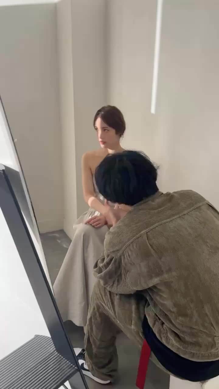 中村ゆりかのインスタグラム：「Coming soon🌙  好きな人たちと撮影ができました💭 ずっと早く届けたいなって思っていた事があと少し...  #lure #jewelry  #collaboration  @lurejewelryofficial  @chihirostyle  @robin_officialjp  @nanaesakamoto  @stylist_kanaetakagi」