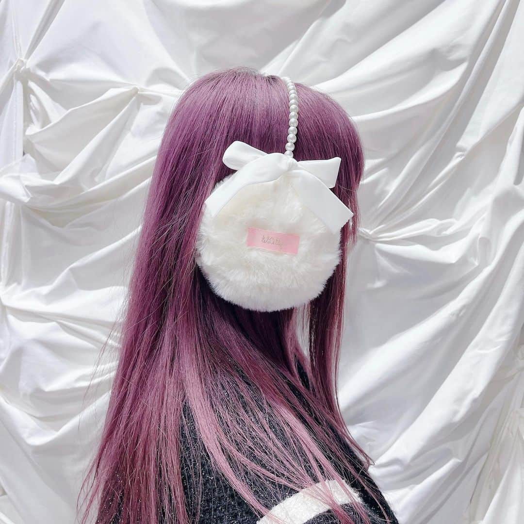 lilLillyのインスタグラム：「12/5〜12/8 Xmasノベルティ🎄 at ルミネエスト新宿  税抜¥16,000以上お買い上げのお客様へ、 発売前のイヤーマフ(¥4,400相当)をプレゼント🎁✨  #lilLilly #lilLillytokyo #lilLillyshinjuku」