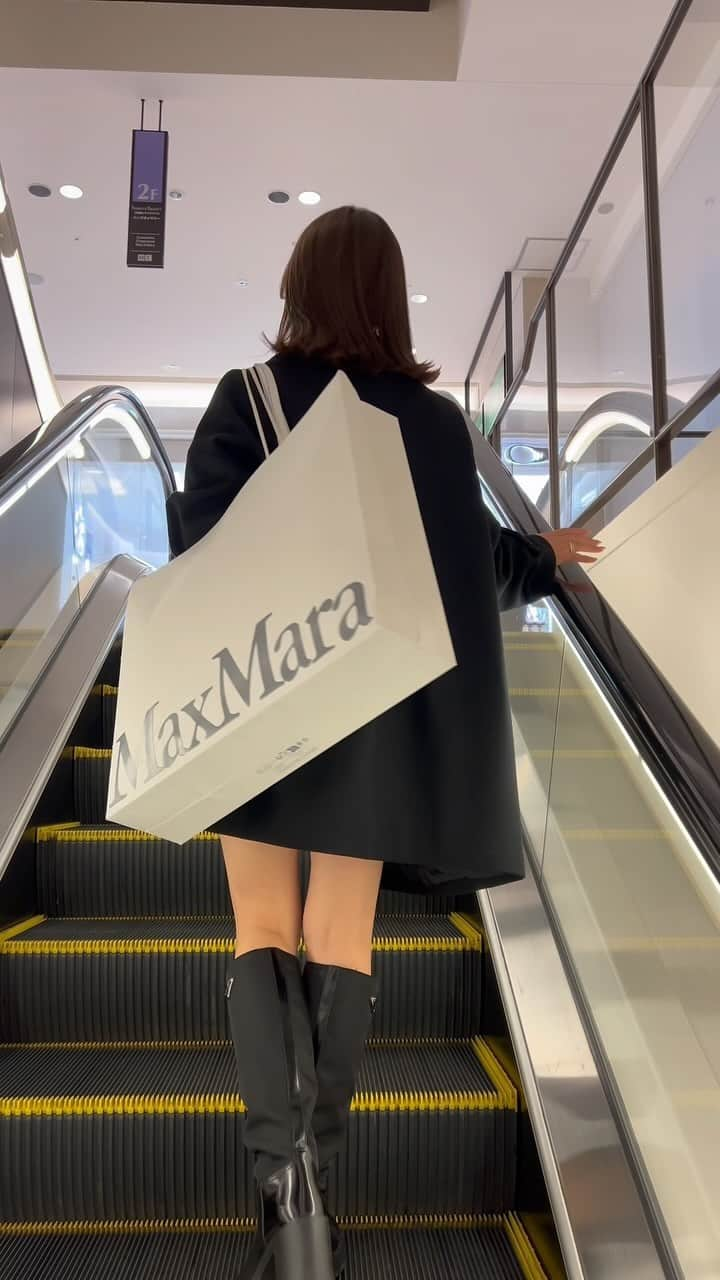 左近鈴乃のインスタグラム：「Christmas shopping 🫎🎄❄️  クリスマスが楽しみで楽しみで…🤍🤍🤍 皆さんは何して過ごすんだろう🫶🏼  #shopping」