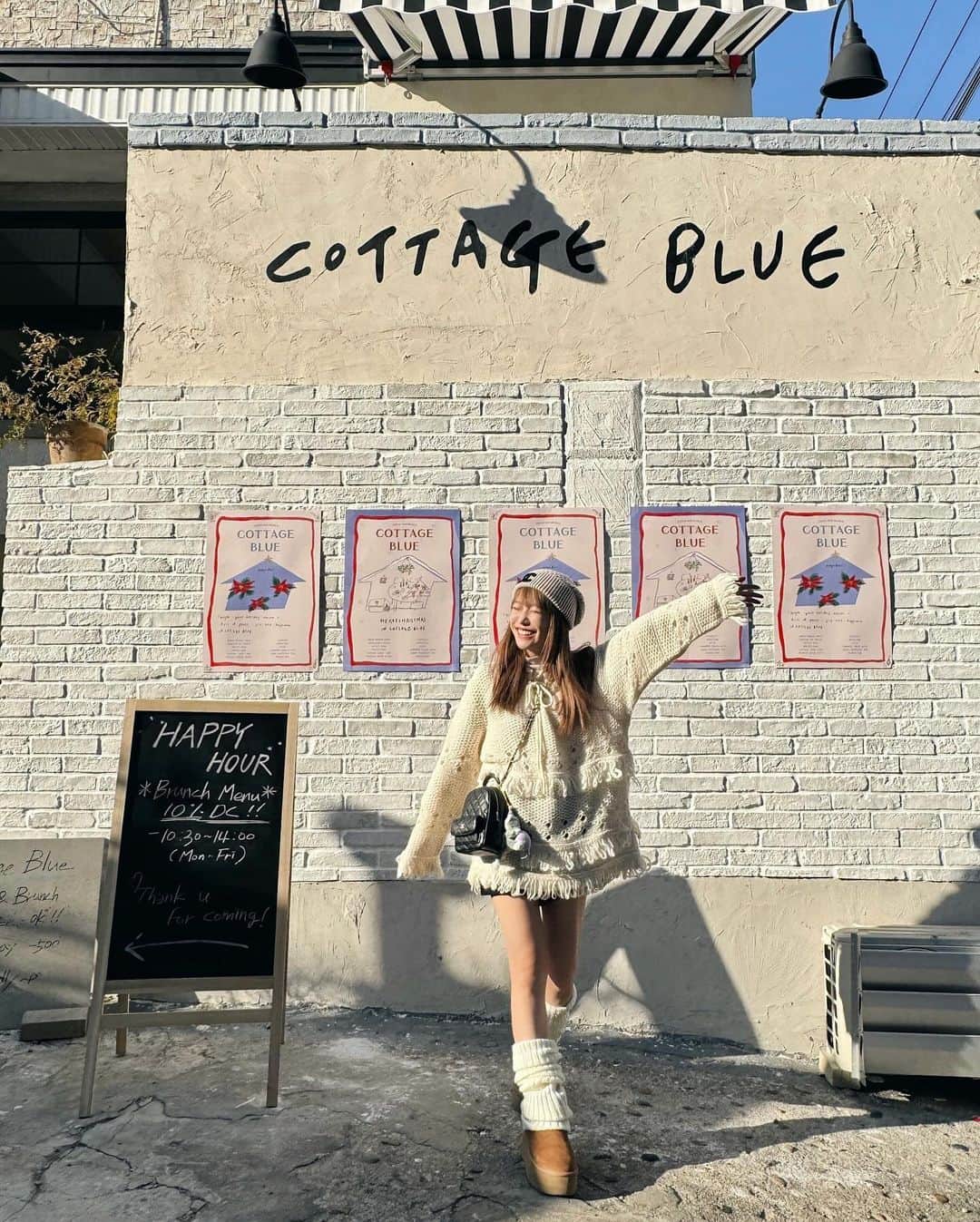 紀卜心さんのインスタグラム写真 - (紀卜心Instagram)「又來🇰🇷了好快樂 氣溫2°C 很像站在冷凍庫前的體感 但有陽光很舒服🌞 隨意找了一間在延南洞的咖啡廳喝杯☕️   📍Cottage Blue #outfits @lovemoriboutique 波西米亞風的流蘇長毛衣隨便搭就好好看😍 #korea#seoul」12月4日 21時15分 - eatzzz7