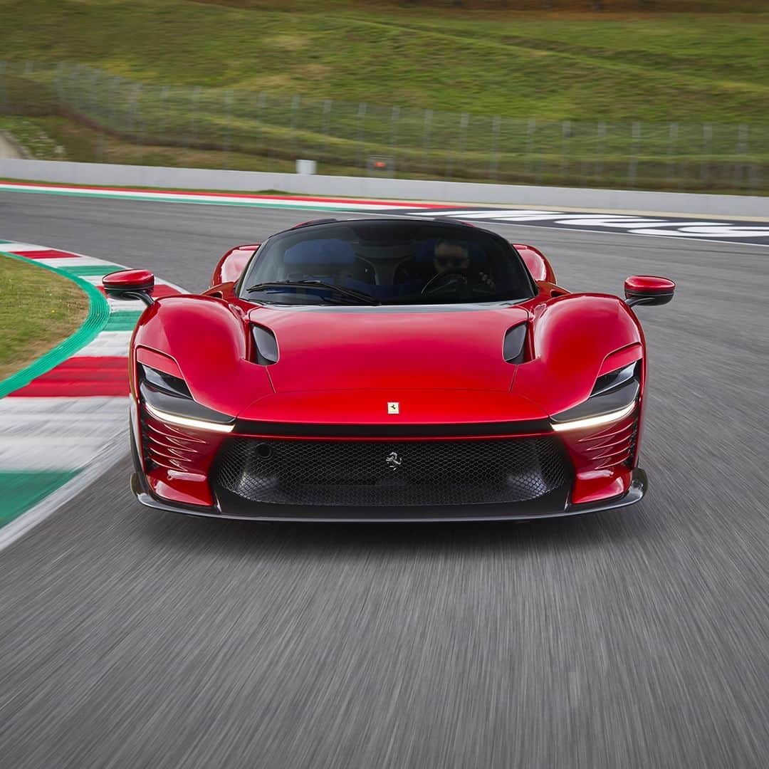 フェラーリさんのインスタグラム写真 - (フェラーリInstagram)「Name a circuit you’d like to spend a day at, aboard the #FerrariDaytonaSP3.  We’ll start: the #Mugello track.  #DrivingFerrari #IconaFerrari #Ferrari」12月4日 21時15分 - ferrari