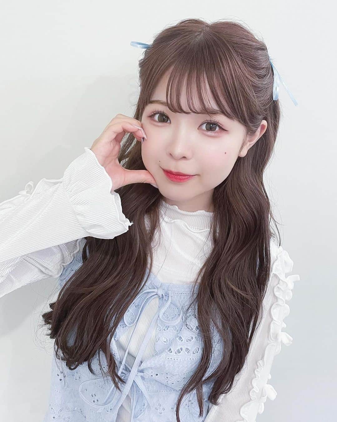 LARMEさんのインスタグラム写真 - (LARMEInstagram)「🩵𝙋 𝙍 𝙀 𝙎 𝙀 𝙉 𝙏   𝐋𝐀𝐑𝐌𝐄 𝟎𝟓𝟖オフショット💿 《折田涼夏ちゃん》の  サイン入りチェキを  2名様にプレゼント📷⭐︎꙳   ┈┈┈┈┈┈┈┈┈┈┈┈┈    𓊆  応募方法 𓊇  ① @larmemagazine をフォロー  ② 本投稿にいいね    🤍抽選対象は𓊆 公開アカウントのみ 𓊇となります。    コメントをすると当選確率が  アップするかも...？💌 💭   𓊆  期間 𓊇  12/4(月)〜12/11(月)23:59まで   ┈┈┈┈┈┈┈┈┈┈┈┈┈   【✉️当選者へのご連絡】  @larmemagazine より  ダイレクトメッセージにて  ご連絡をいたします。  当選連絡をしてから７日以内に  連絡が取れない場合は、 無効となる場合がございますので  予めご了承ください。   ※当選に関するお問い合わせはご遠慮ください。   ┈┈┈┈┈┈┈┈┈┈┈┈┈    みなさまのご参加お待ちしております♡    #LARME #larmemagazine #larmemodel #larme058 #ラルム #ファッション絵本 #LARMEモデル #プレゼントキャンペーン #プレキャン #プレゼントキャンペーン実施中 #サイン入りチェキ #チェキ #サイン #サイン入り #折田涼夏」12月4日 21時28分 - larmemagazine