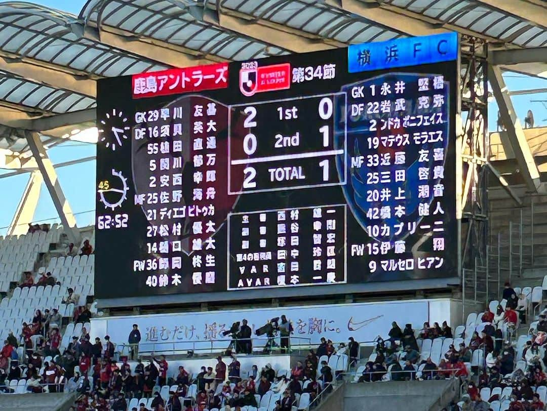 ジーコさんのインスタグラム写真 - (ジーコInstagram)「Um dia especial e emocionante no Estádio do Kashima na última rodada da J League que teve o Vissel Kobe Campeão. Antes do jogo, @kashima.antlers 2x1 Yokohama, que deixou o clube na quinta posição na liga, fui incumbido de homenagear 11 voluntários que desde que começou a liga sempre estiveram presentes ajudando o clube. Foi entregue uma camisa, assinada por todos os jogadores,de presente para cada um. Também,assim como no Brasil, tivemos despedidas de varios jogadores aqui no Japão e um deles foi nosso goleiro coreano Sun Tae, único jogador Tri-campeão da Champions da Asia (ACL).」12月4日 21時21分 - zico