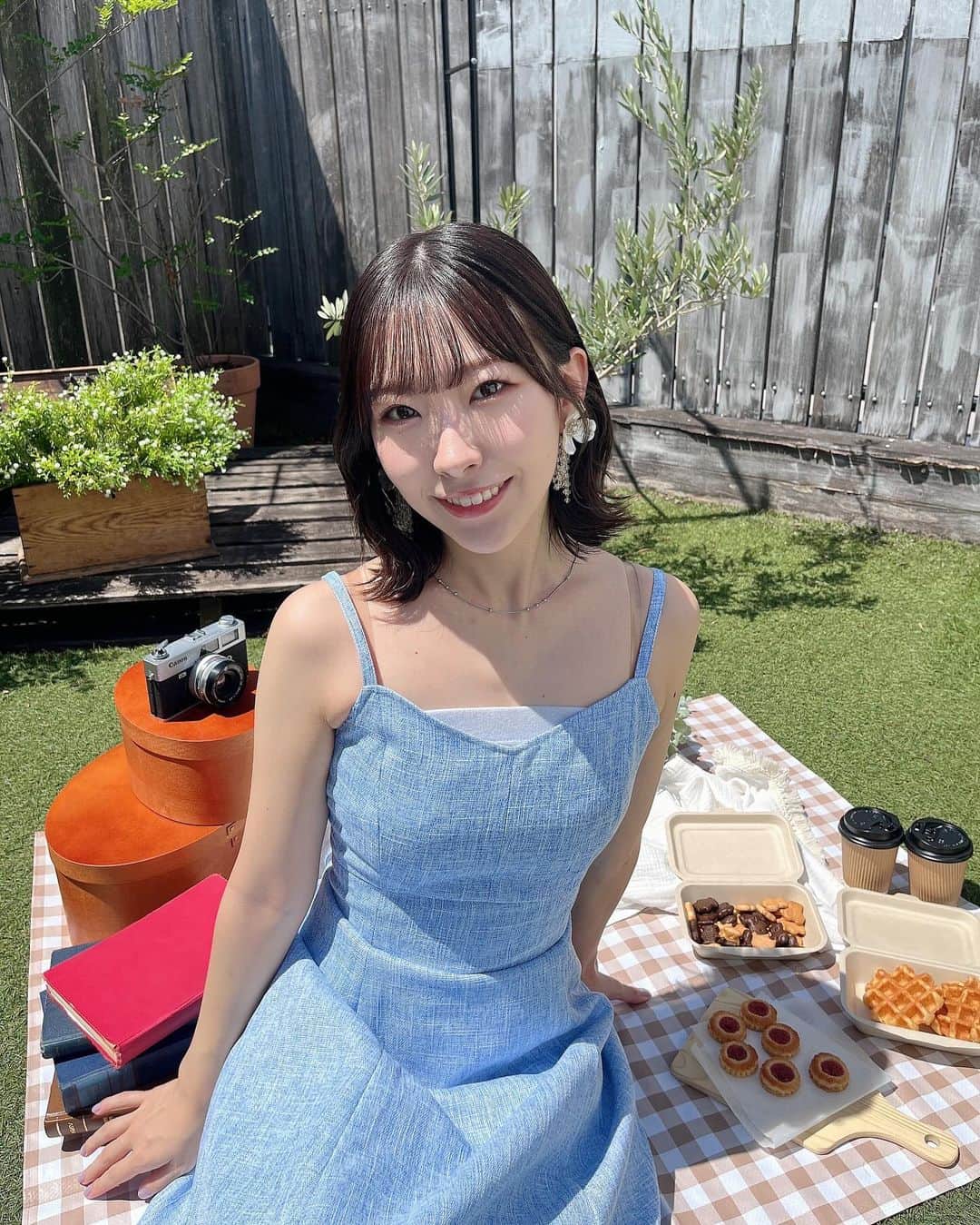 岩佐美咲さんのインスタグラム写真 - (岩佐美咲Instagram)「今日はオンラインカレンダーサイン会でした🫶　　　　　　　　　 ご購入頂いた皆さまありがとうございました〜😌！　　　　　　　 オフショット少しずつ載せていきますね！　　　　　　　　　　　　 季節外れではありますが私のお気に入りのショットから🌼　　　　　　 　　　　　　　　　　　　　　　　　　　　　　　　　　　　　　　　 #カレンダー #2024 #オフショット #ピクニック」12月4日 21時21分 - wasaminnn