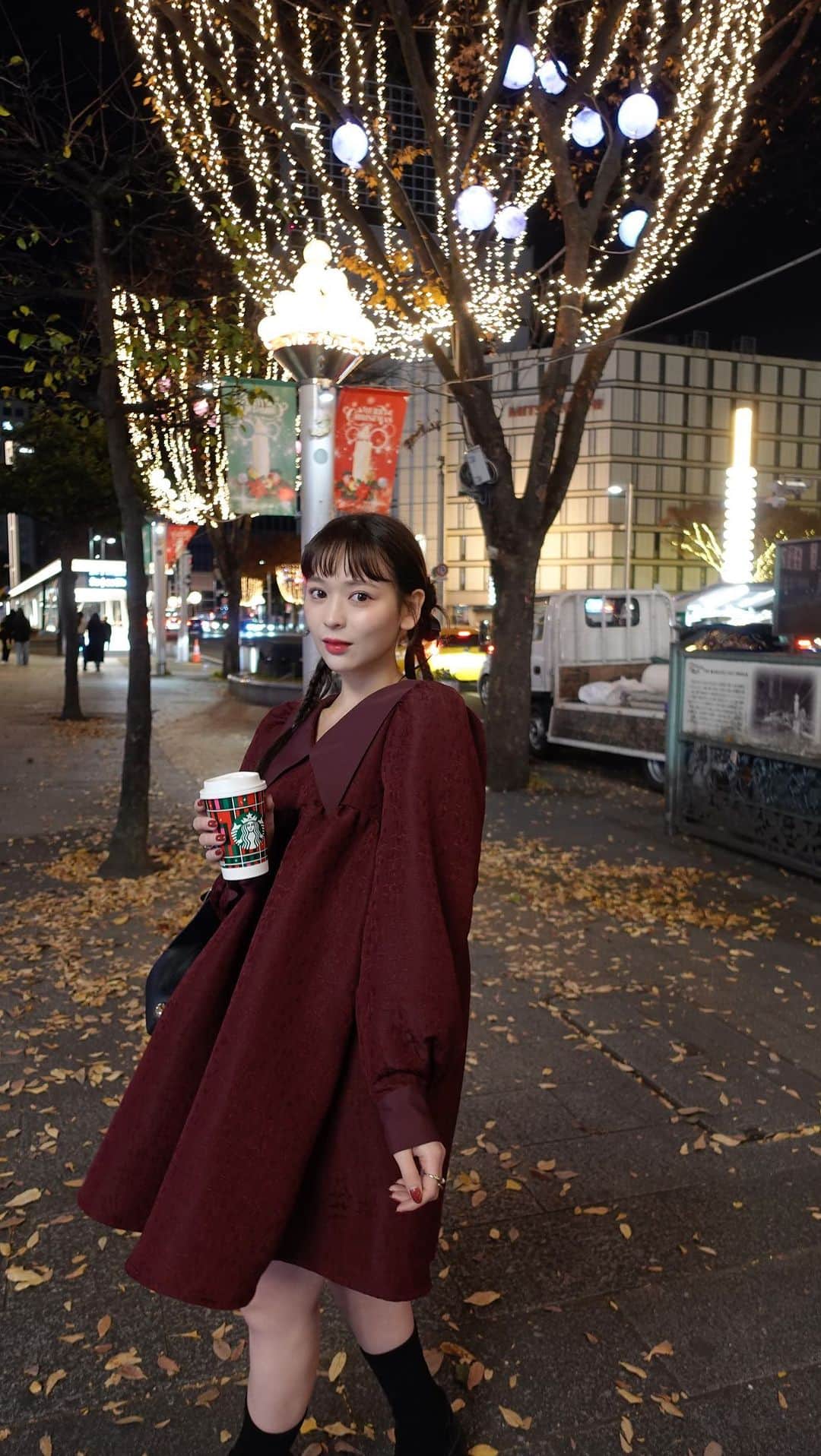 古川貴絵のインスタグラム：「@unju_official の新作ワンピ❤️ クリスマスに着て欲しくて作っちゃいました🥺 赤が推しです❤️❤️  22:00〜 発売です！！！」