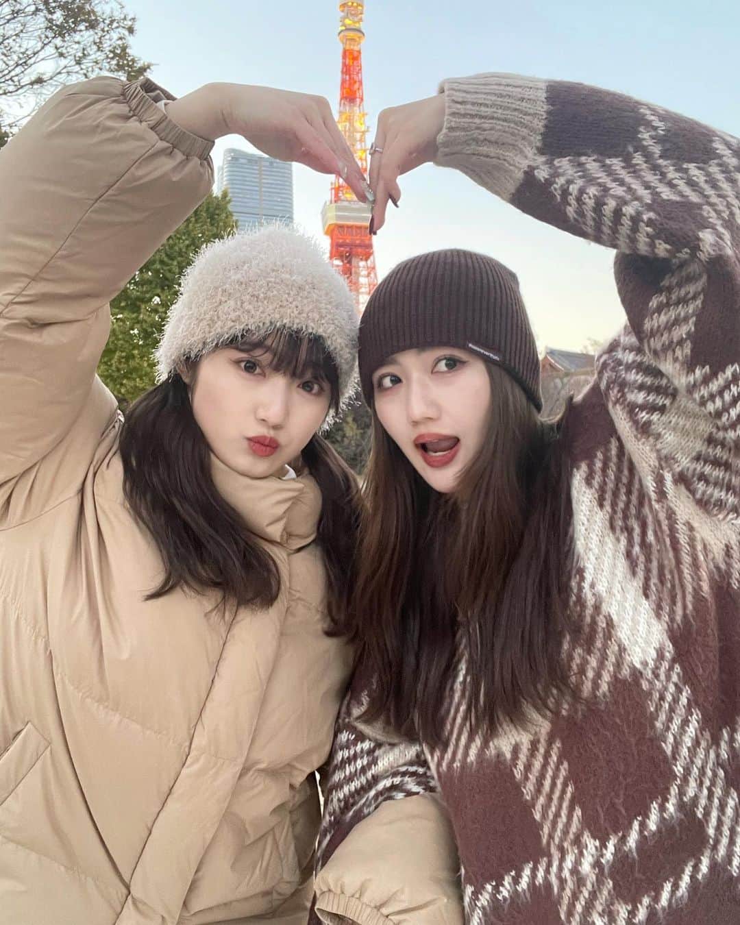 河崎みーなのインスタグラム：「🤎🗼🤎 . . .」