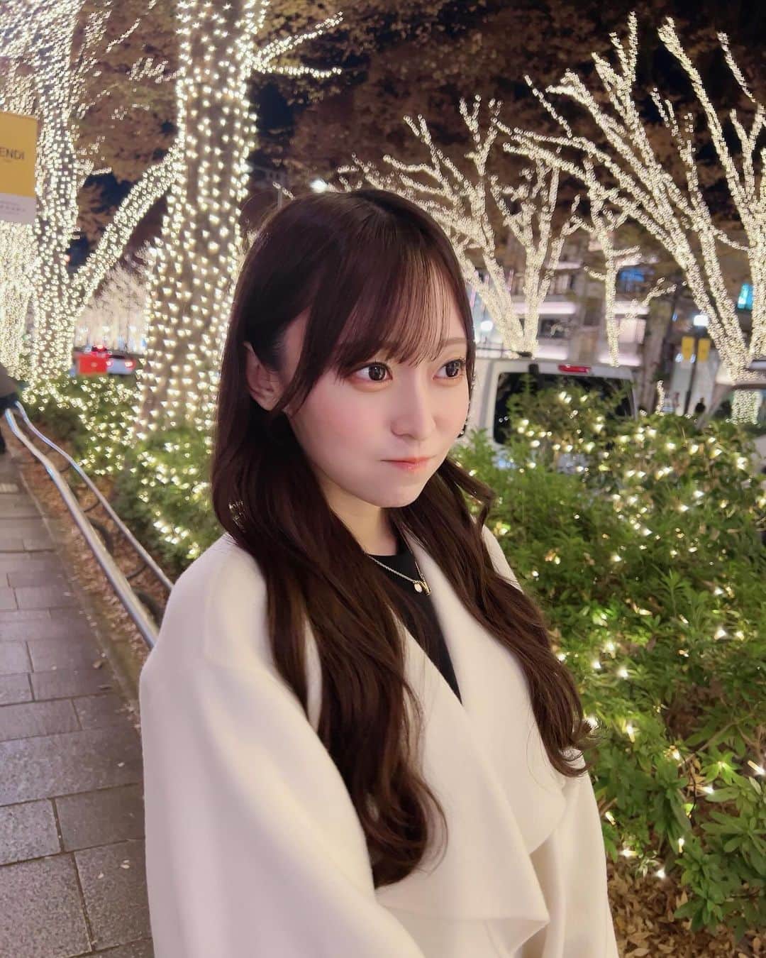 石飛恵里花さんのインスタグラム写真 - (石飛恵里花Instagram)「. 12月も頑張りすぎずに頑張ろ〜💫  はるかとイルミネーション見てきた🎄🎁 街中キラキラしてて嬉しい👼」12月4日 21時23分 - eririn959