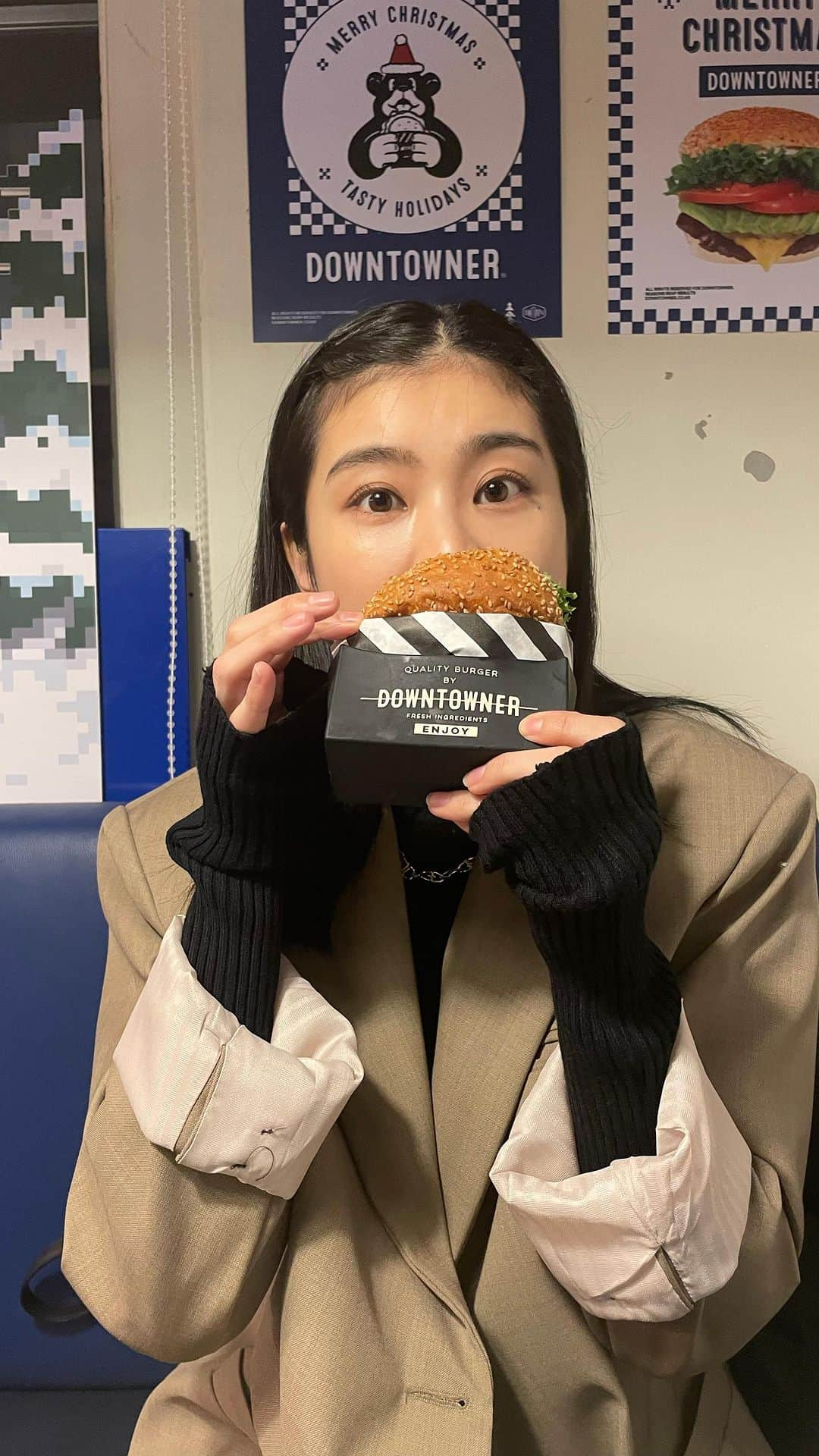 治田みずきのインスタグラム：「大好きなDOWNTOWNERで限定メニュー食べてきた🍔🥤 ハイボールメニュー全種類制覇しちゃった🫶  限定メニューが食べられるのは12/1〜12/31まで❣️ . #DOWNTOWNER #jackdaniels #tastyholidays #다운타우너 #잭다니엘」