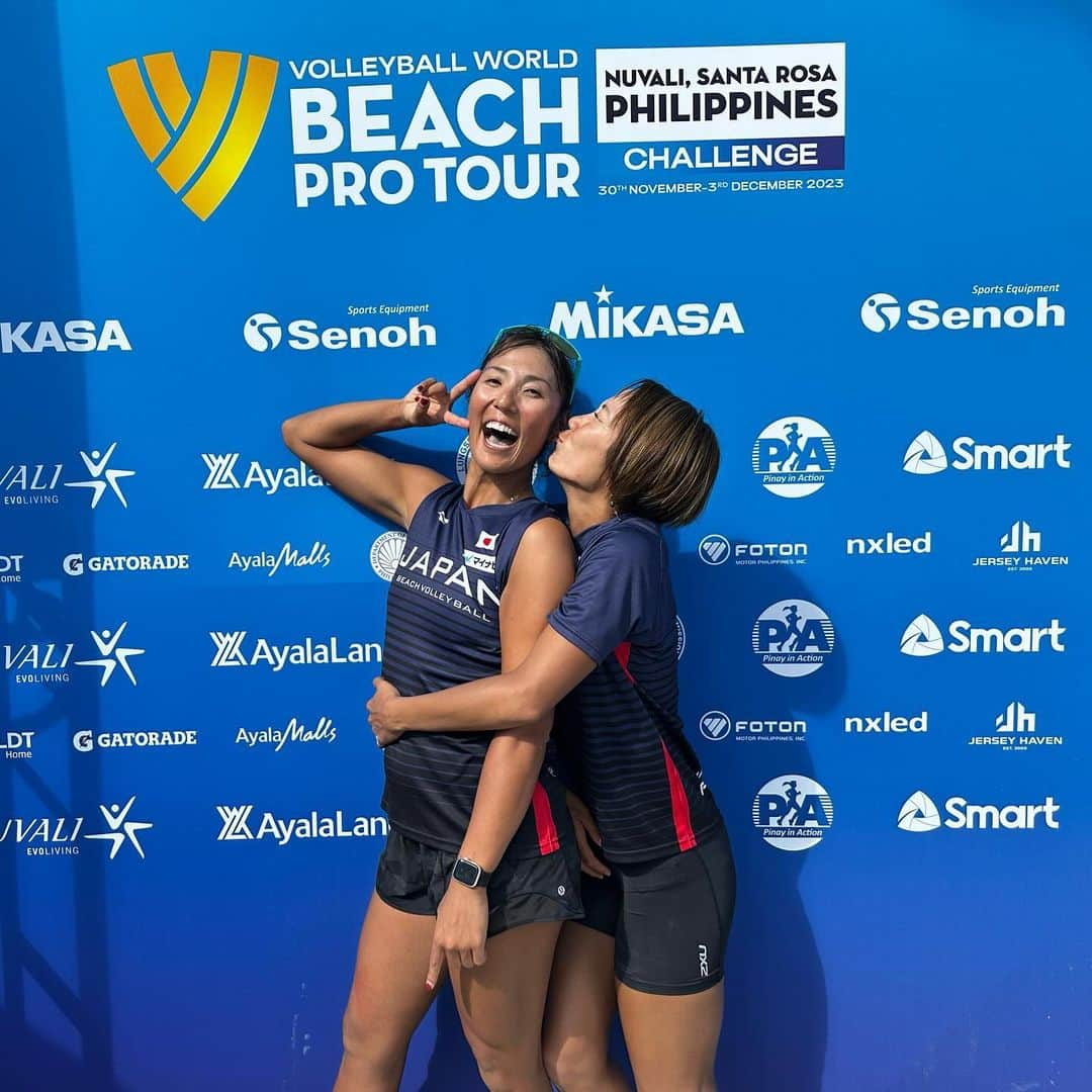 長谷川暁子さんのインスタグラム写真 - (長谷川暁子Instagram)「⁡The TOP 10 for Beach Pro Tour Challenge Philippine🇵🇭(Nuvali) フィリピン🇵🇭大会は9位タイにて終了しました。 たくさんの応援ありがとうございました!!  今大会は予選から勝ち上がり、全部で6試合15セット戦いました。 気温も高い中、何度も接戦がありましたが、力を合わせて戦い抜くことが出来ました！  試合中は相手から狙われることも多く、ボールをたくさん触る機会が増えたことで、 ベストスコアラーとベストアタッカーになりました！  バレーボールでもビーチバレーボールでも得点が取れるのはチームメイトのおかげです。 美樹( @miki_ishii1107 )良いトスをあげてくれてありがとう😊  大学生時代に猛打賞を獲得していたのですが、チームメイトがいつも私を信じてトスをあげてくれて、レシーブやフォローもしてくれて、熱く戦っていた日々の思い出が蘇ってきました。  3月から始まったシーズンPro Tourは全て終了になります。 応援にサポートにありがとうございました😌  #beachvolleyball #volleyball #女子アスリート #トレーニング女子 #ビーチバレーボール #バレーボール #ＮＴＴコムウェア #nttcomware #長谷川暁子 #akikohasegawa #newerajapan #2XU #BeachProTour ⁡」12月4日 21時27分 - akikohaseg