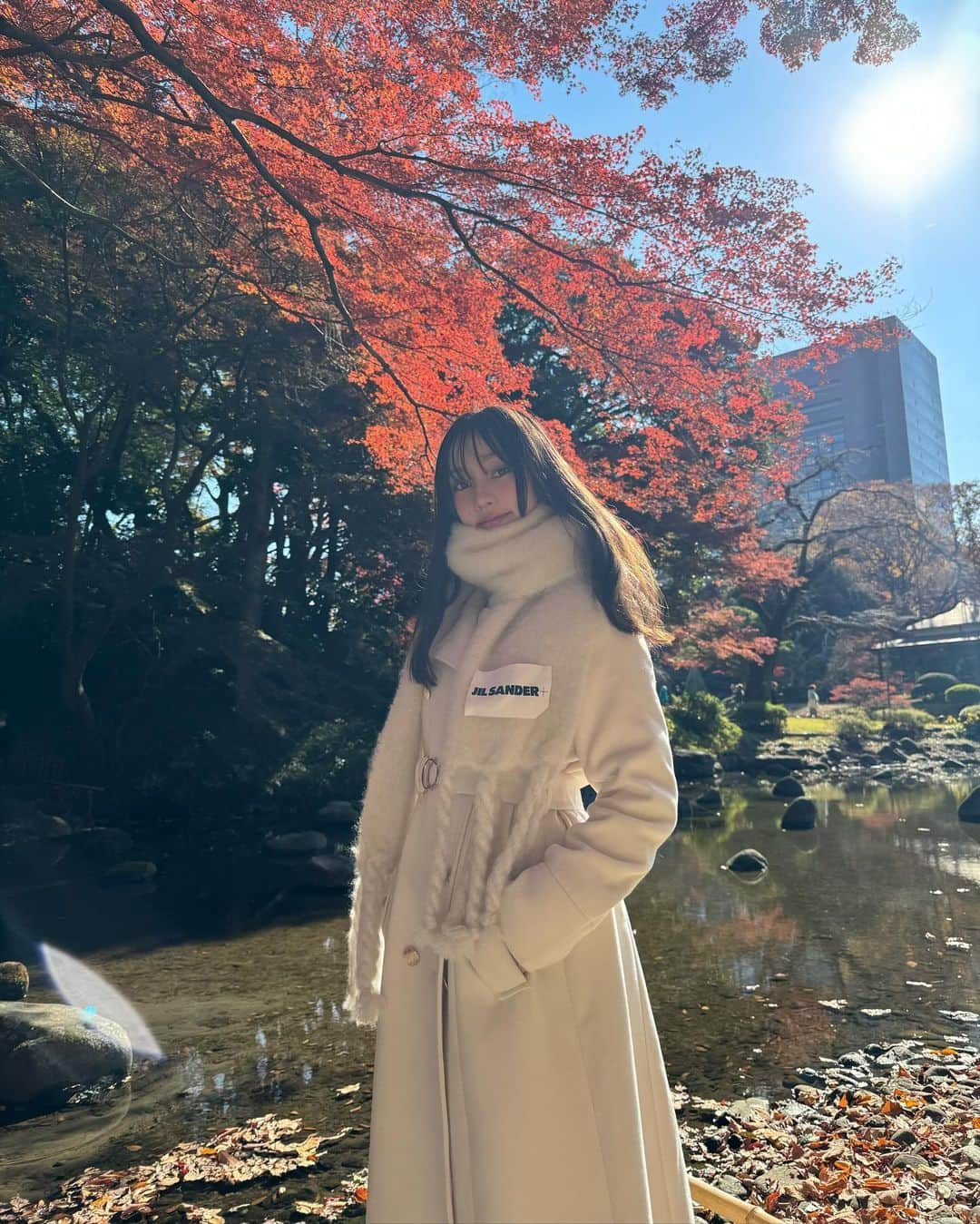 神谷侑理愛さんのインスタグラム写真 - (神谷侑理愛Instagram)「・ ⁡ もうすぐ秋も終わるね🍂‎🤍 ⁡ scarf : @jilsander  coat : @royalparty_official  ⁡ ⁡ #jilsander #royalparty #紅葉 #秋 #東京 #小石川後楽園 #ホワイトコーデ #マフラーコーデ #autumn #ootd」12月4日 21時27分 - yuria_kamiya